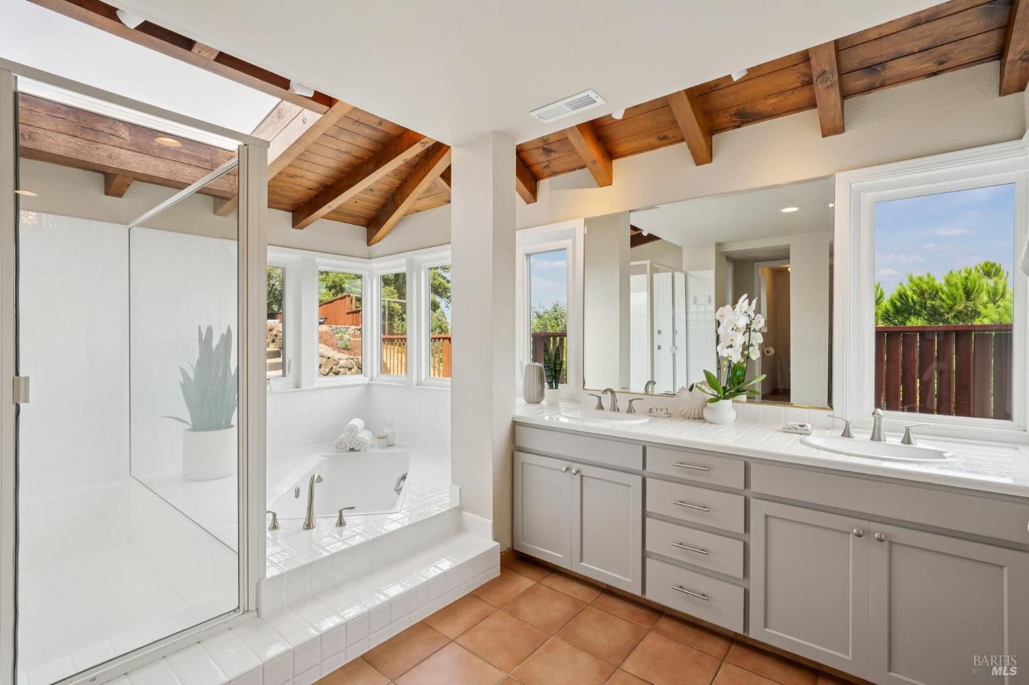 1125 Meadowcrest Drive