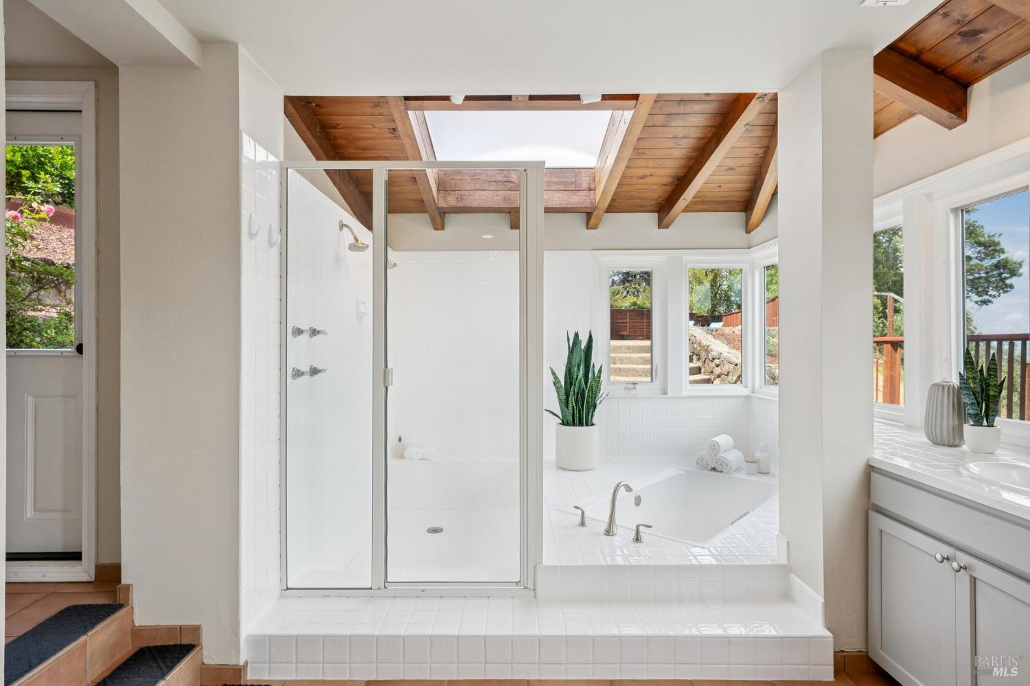1125 Meadowcrest Drive