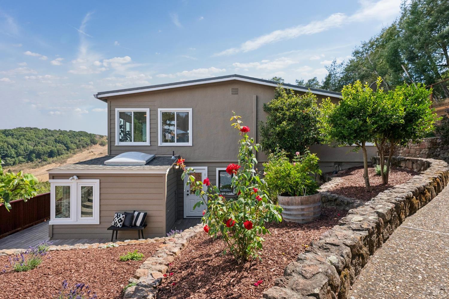 1125 Meadowcrest Drive