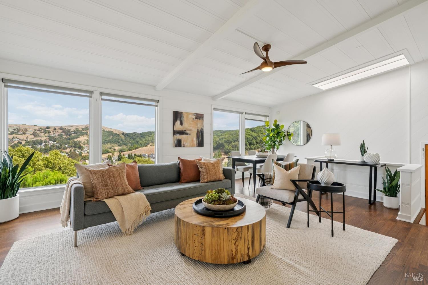 1125 Meadowcrest Drive