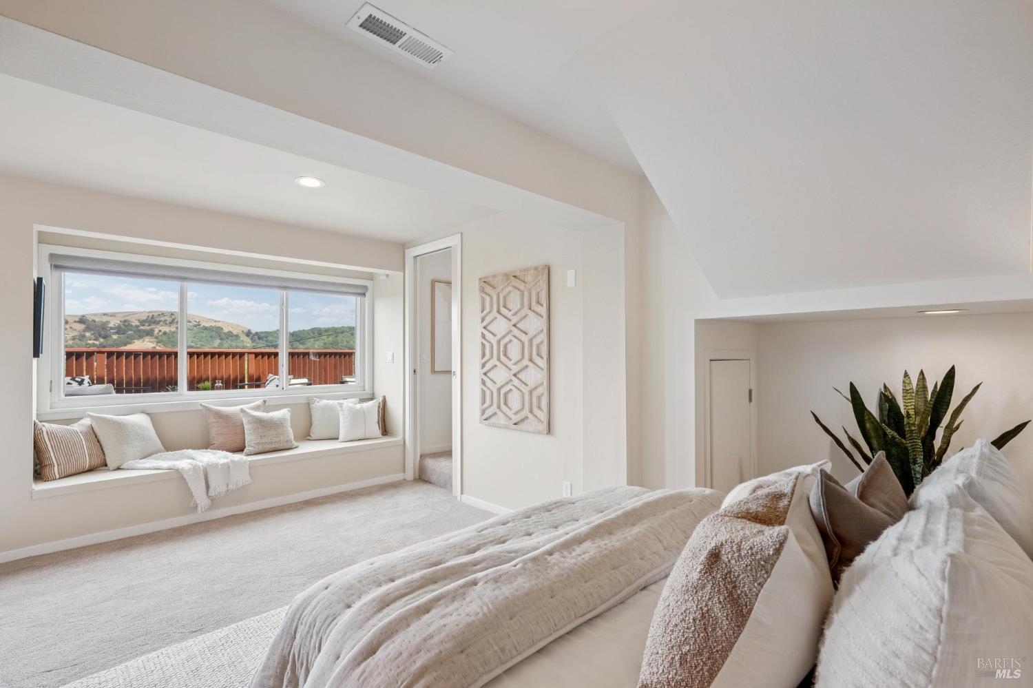 1125 Meadowcrest Drive
