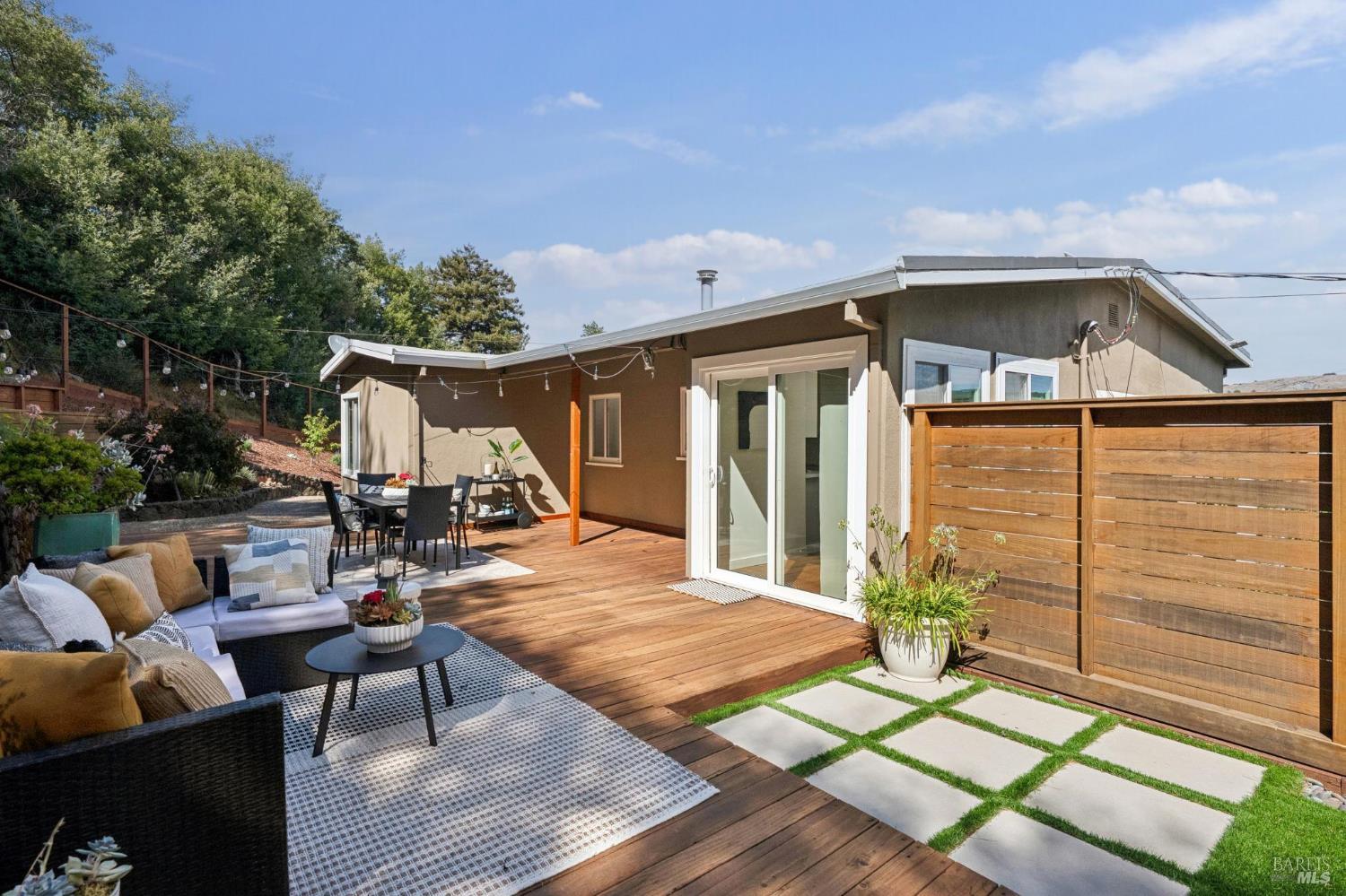 1125 Meadowcrest Drive