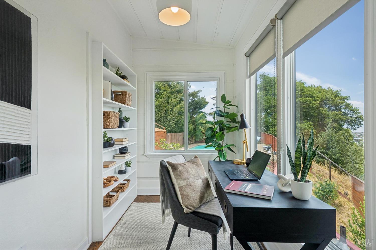 1125 Meadowcrest Drive