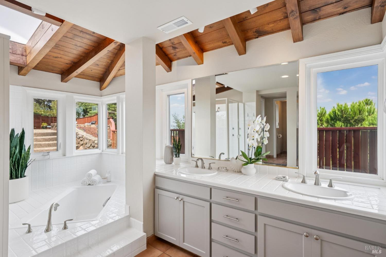 1125 Meadowcrest Drive