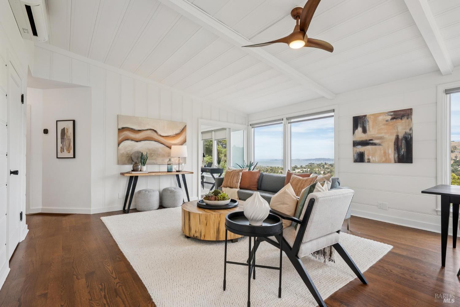 1125 Meadowcrest Drive
