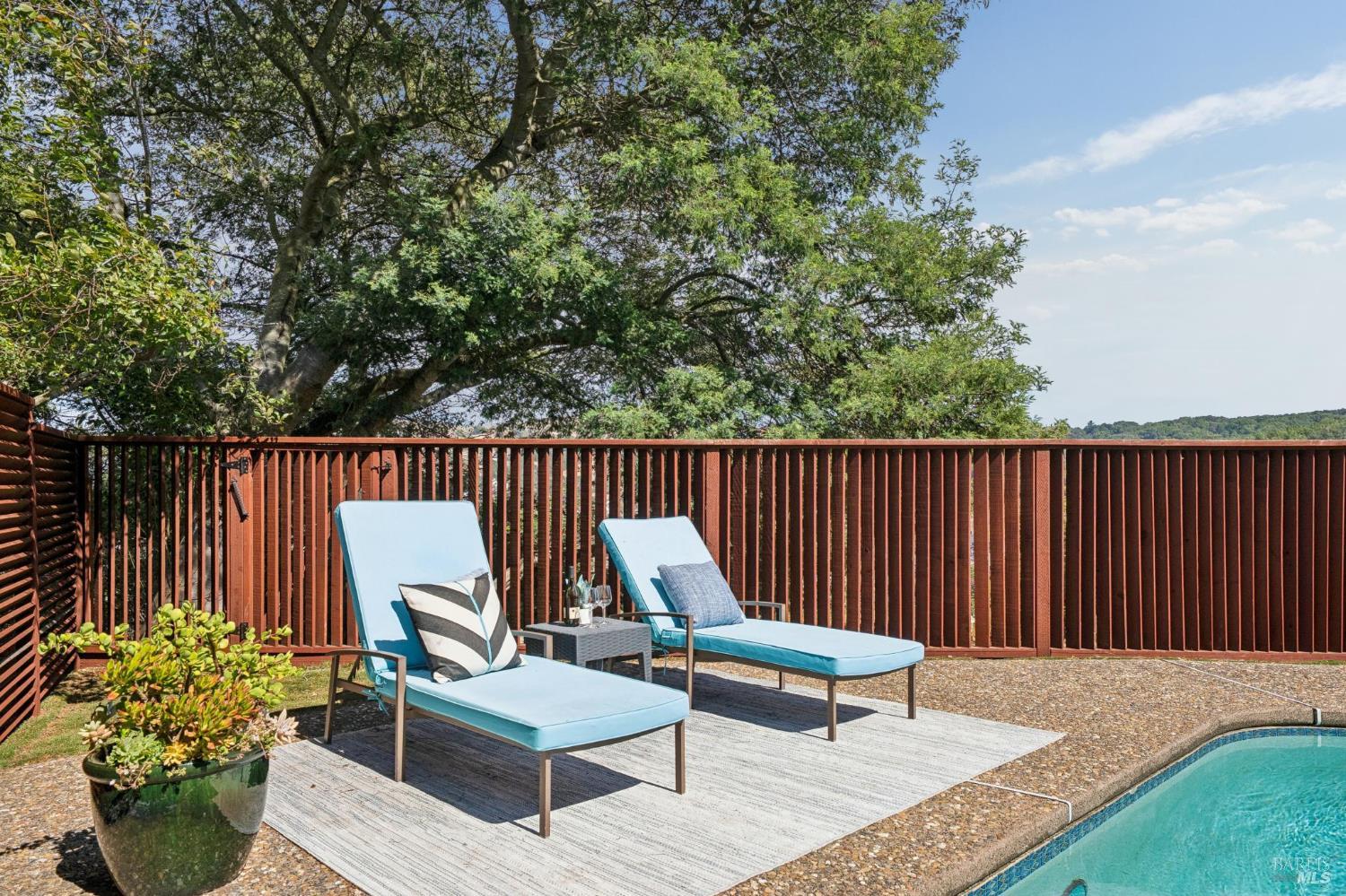 1125 Meadowcrest Drive