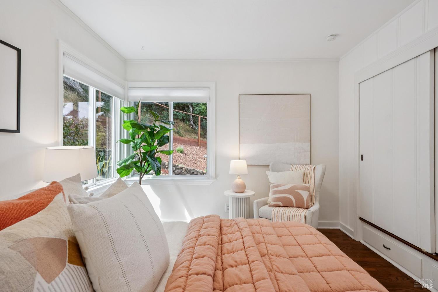 1125 Meadowcrest Drive