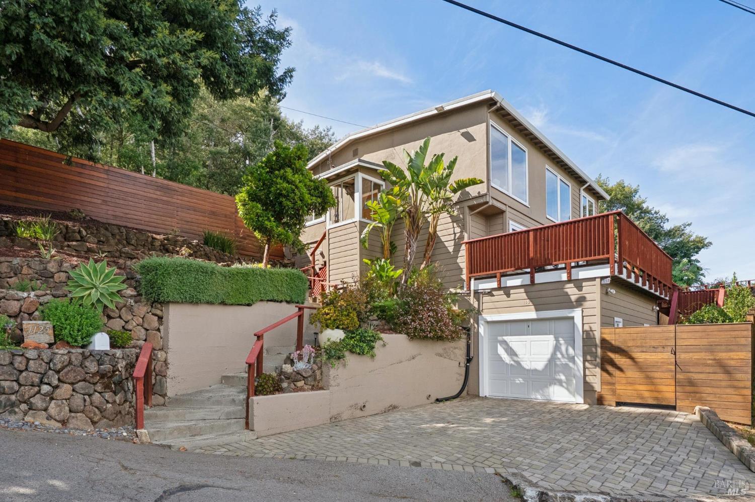1125 Meadowcrest Drive