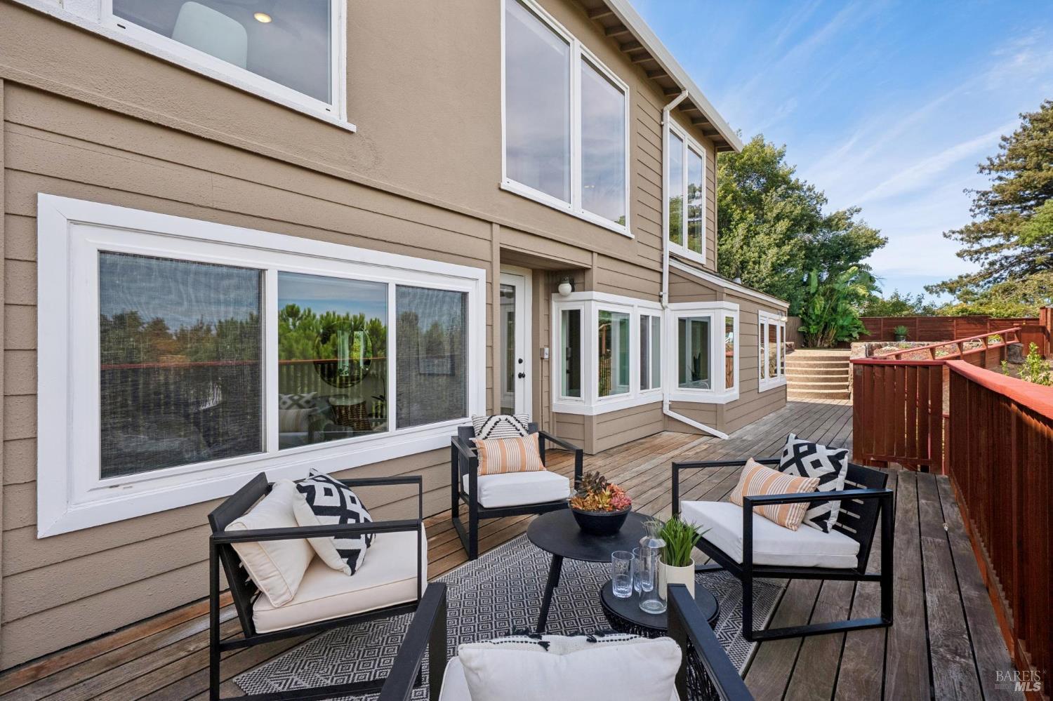 1125 Meadowcrest Drive