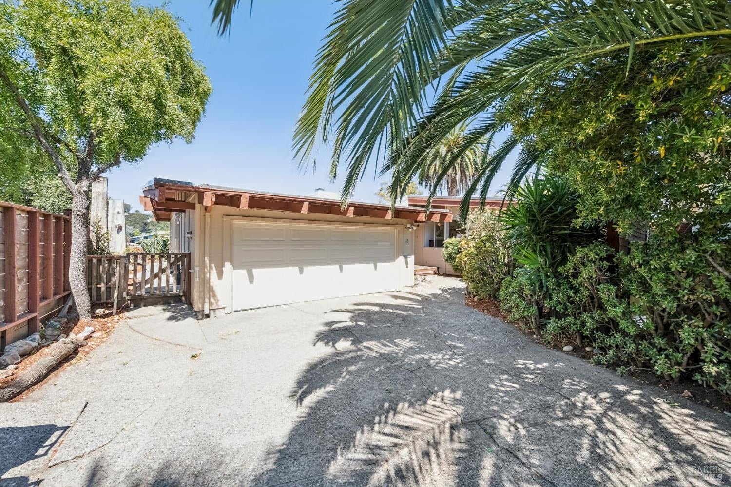 12 Amalfi Place
