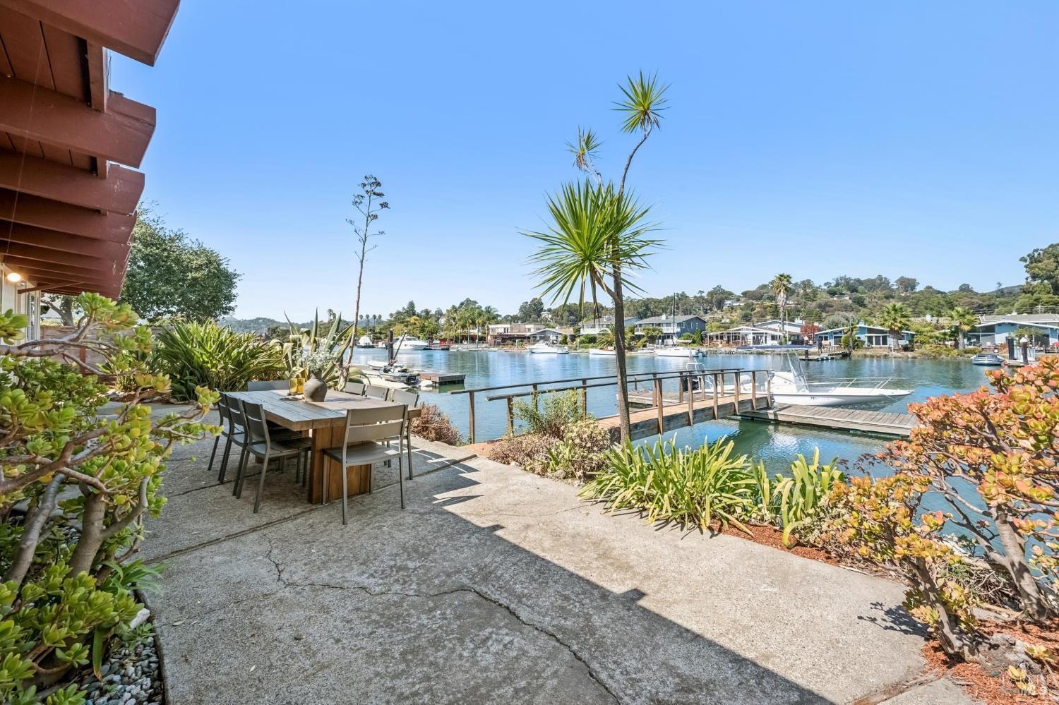 12 Amalfi Place
