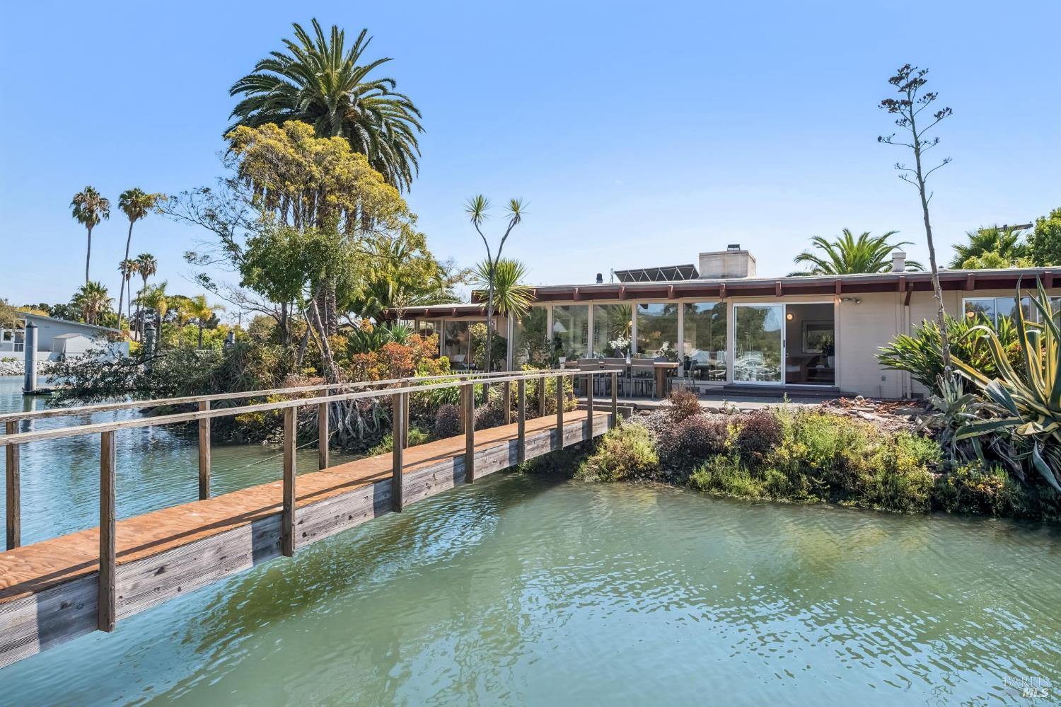 12 Amalfi Place