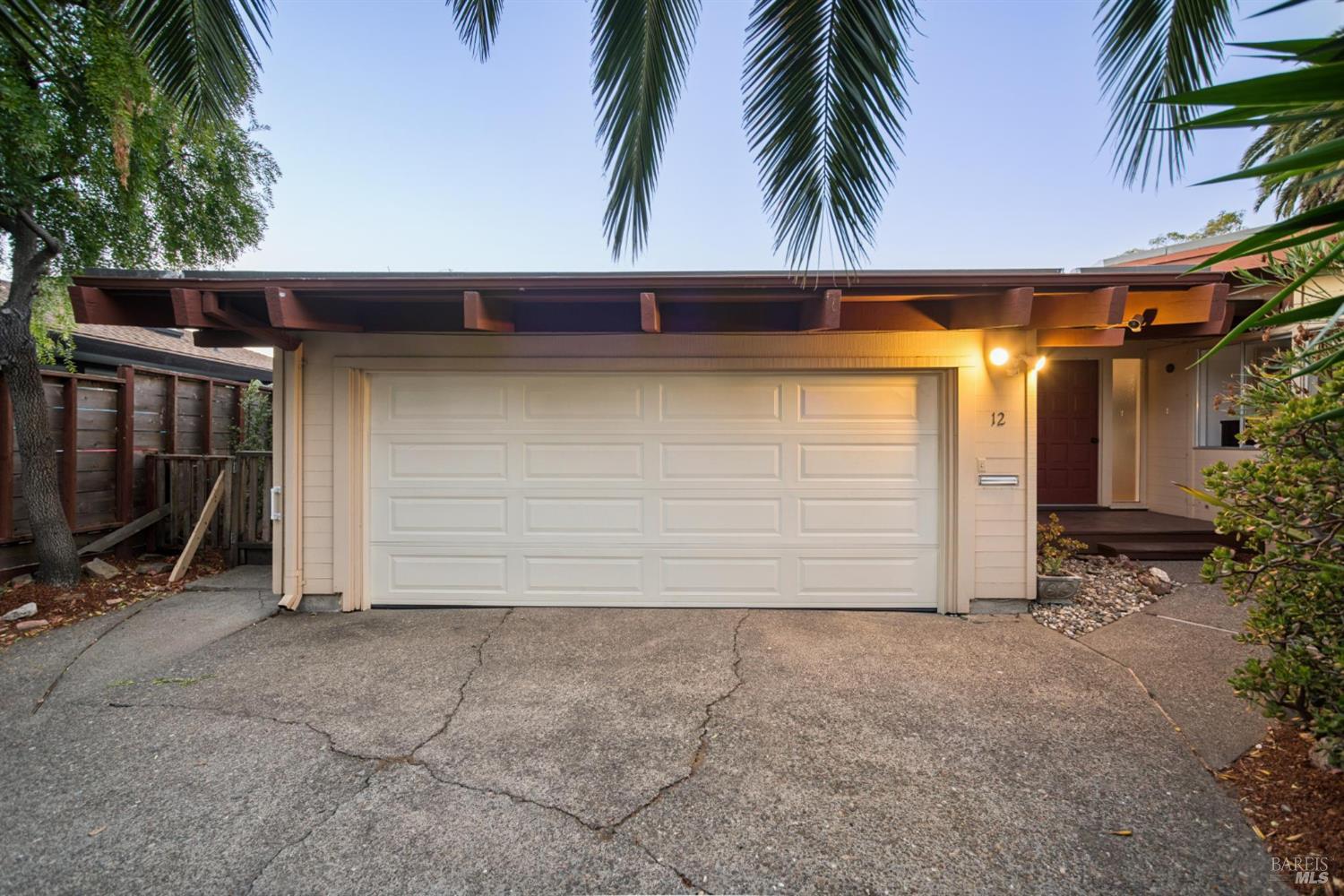 12 Amalfi Place
