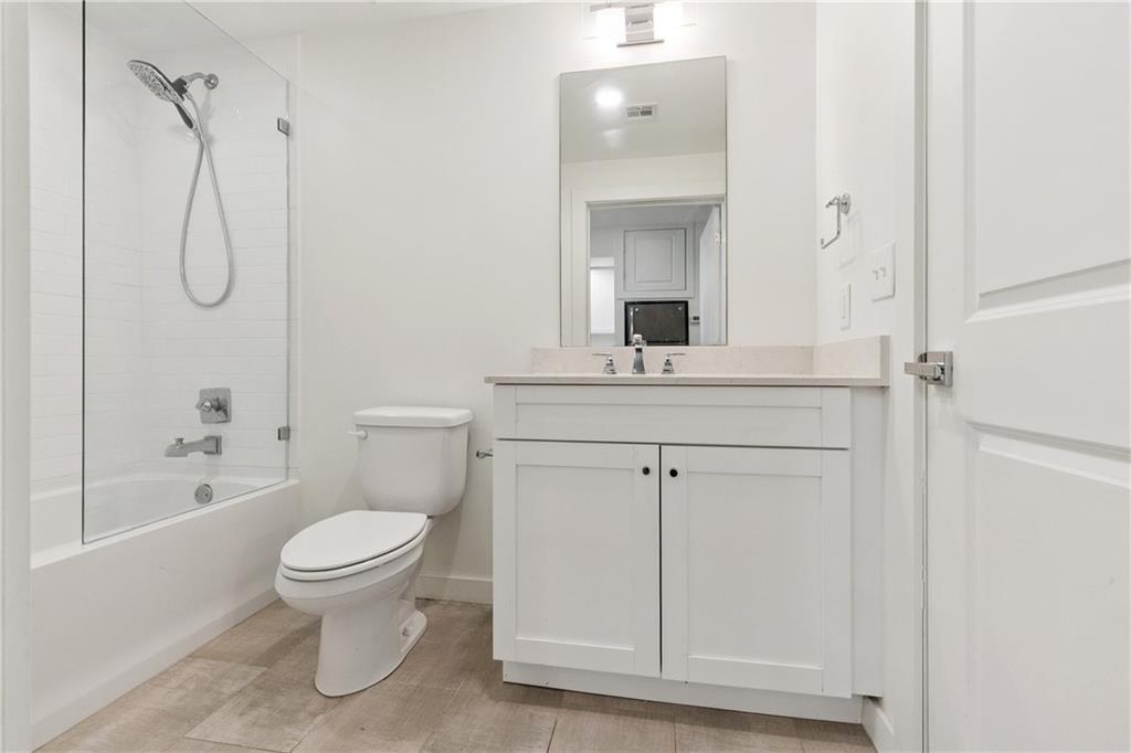 2100 SAINT THOMAS Street 202