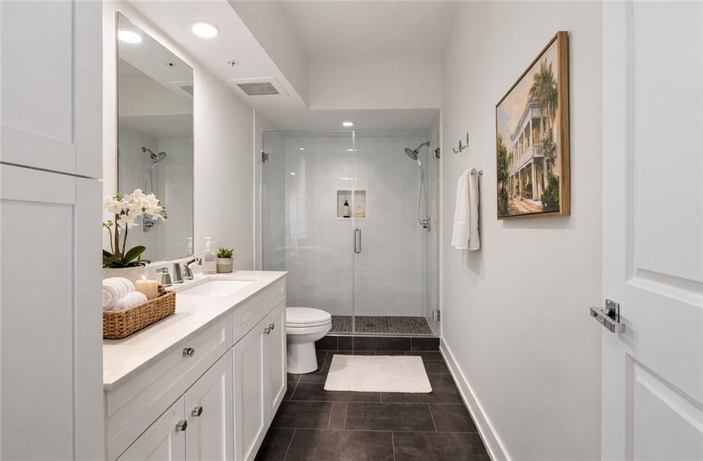 2100 SAINT THOMAS Street 202