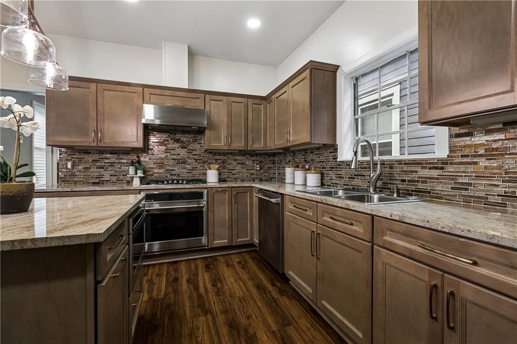 3020 BURDETTE Street