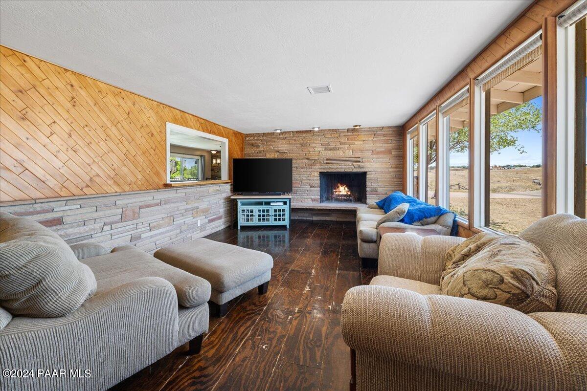 1267 Sierra Vista Drive