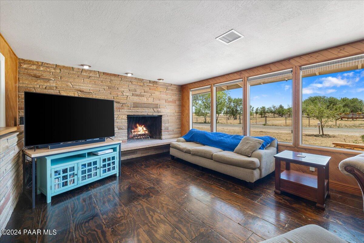 1267 Sierra Vista Drive