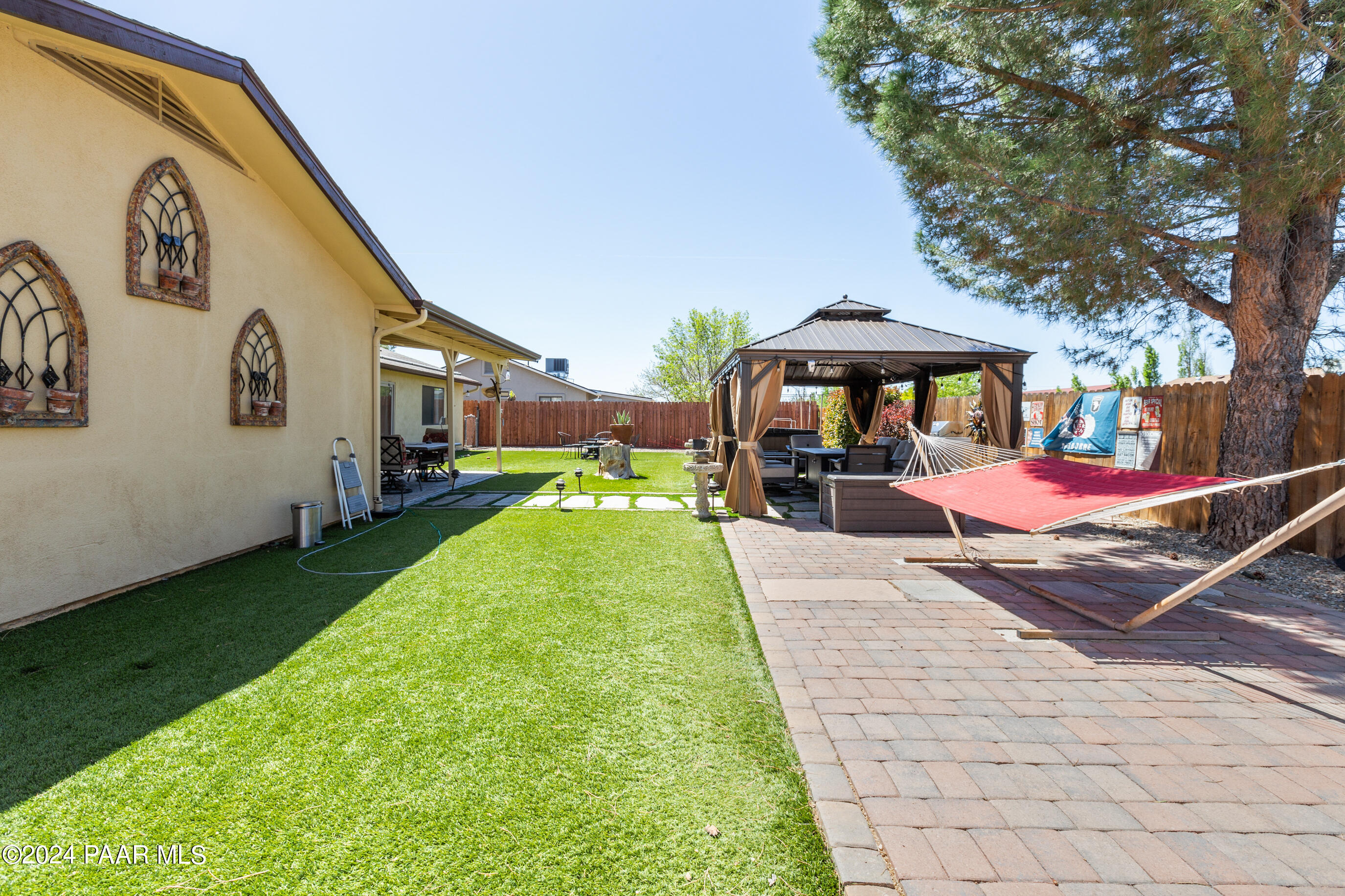 5080 N Roadrunner Drive