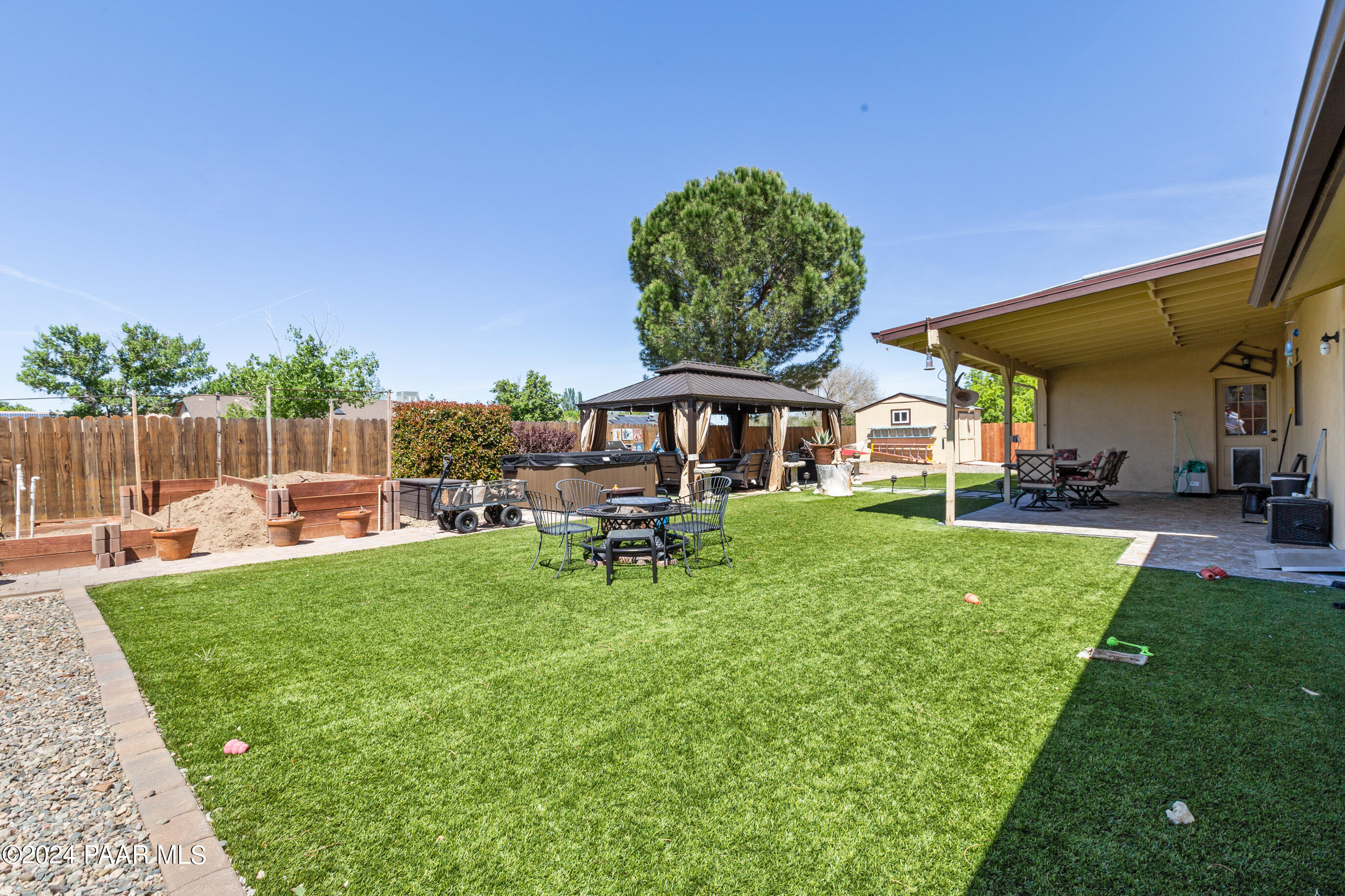 5080 N Roadrunner Drive