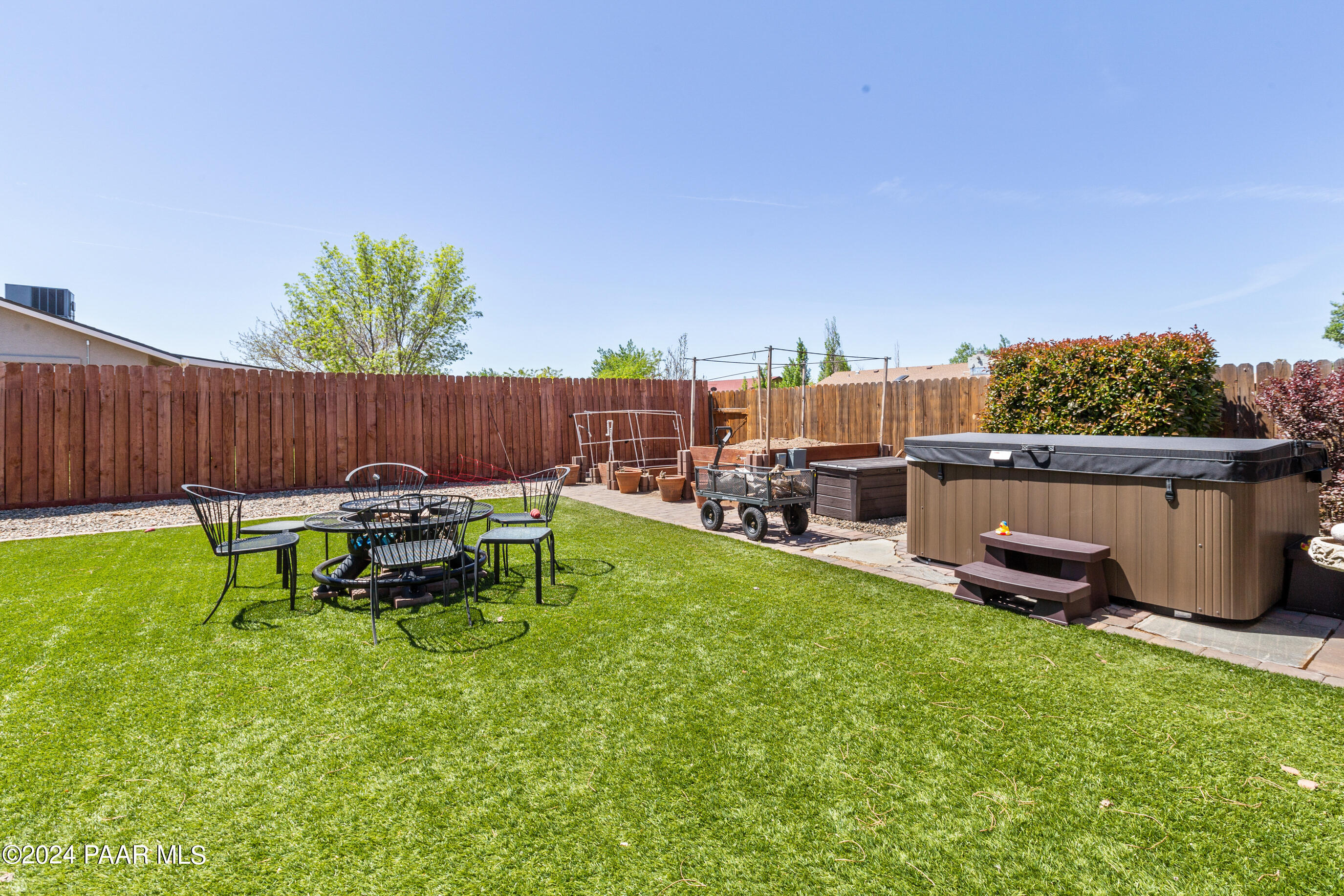 5080 N Roadrunner Drive