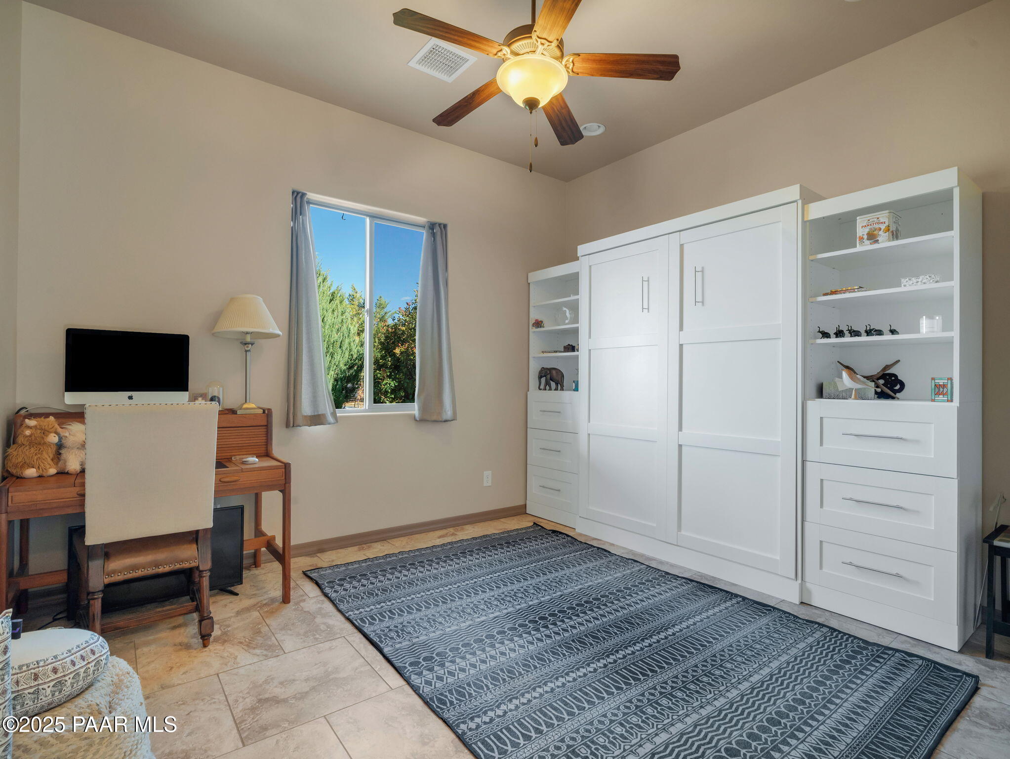 8833 N Grass Valley Lane