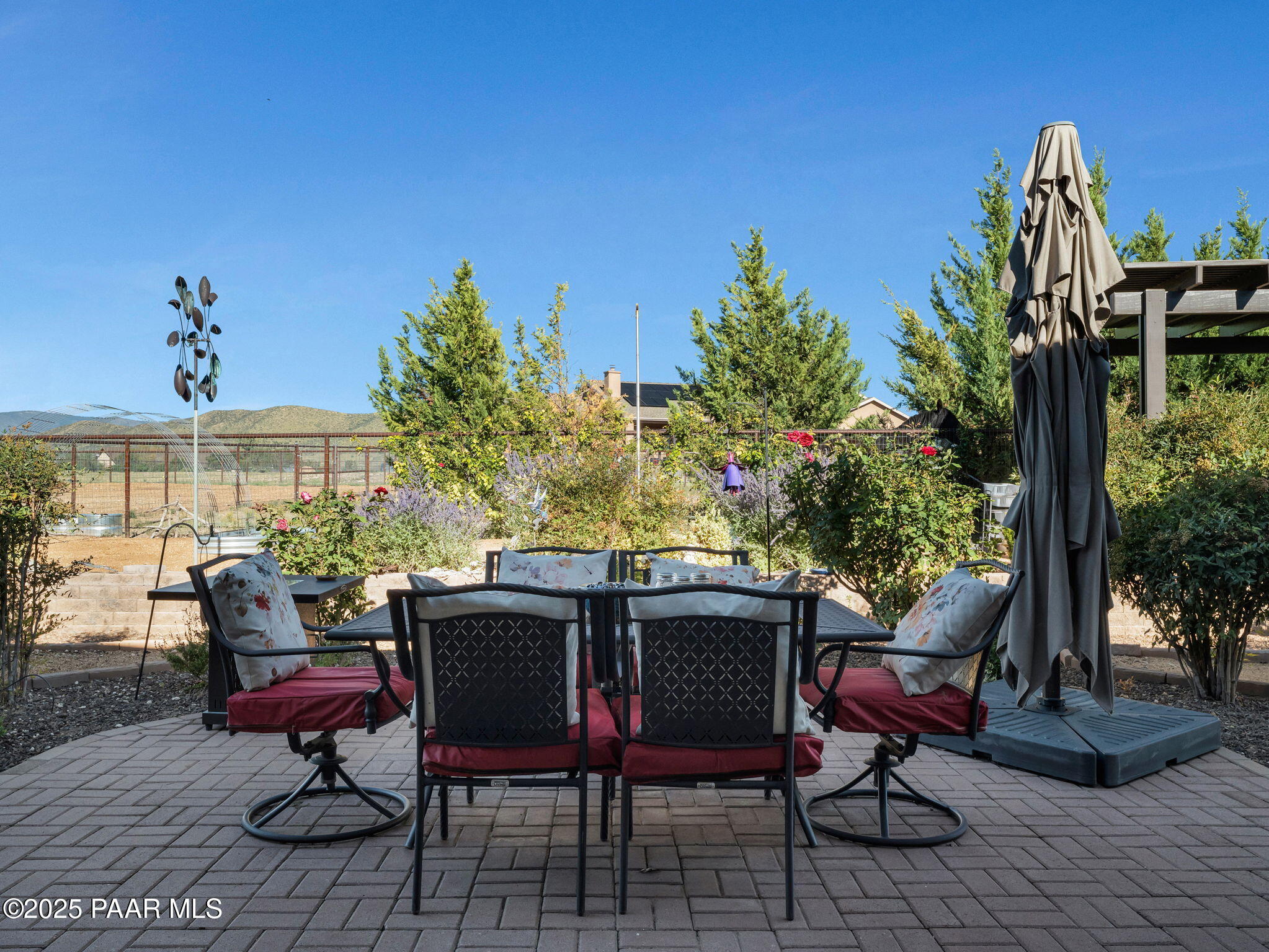 8833 N Grass Valley Lane