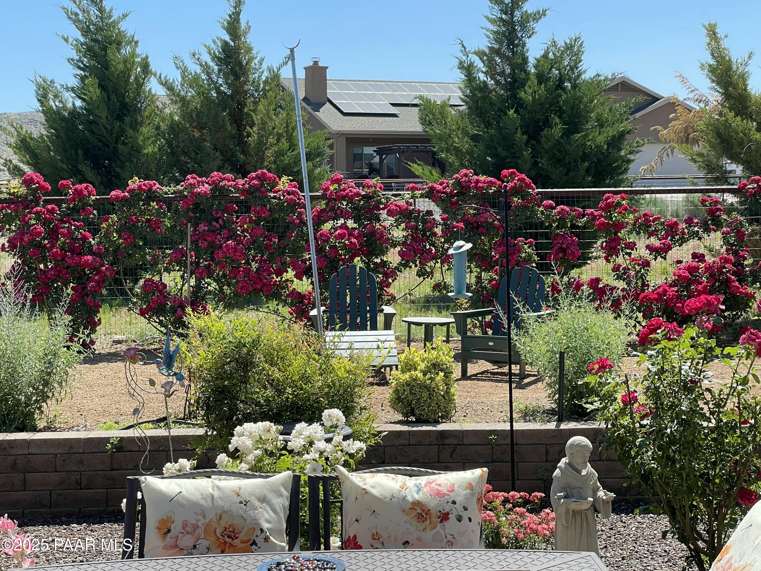 8833 N Grass Valley Lane