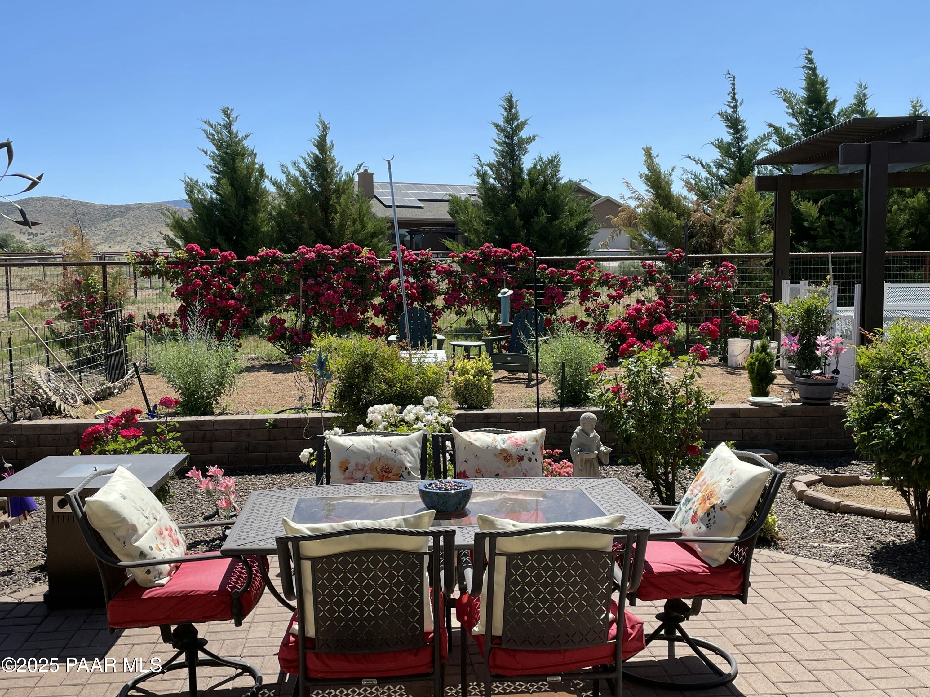 8833 N Grass Valley Lane