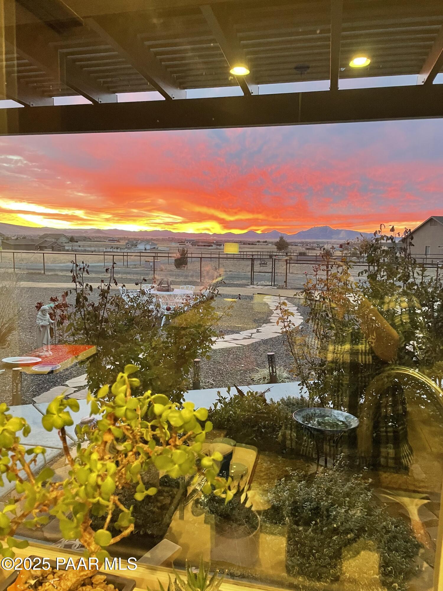 8833 N Grass Valley Lane