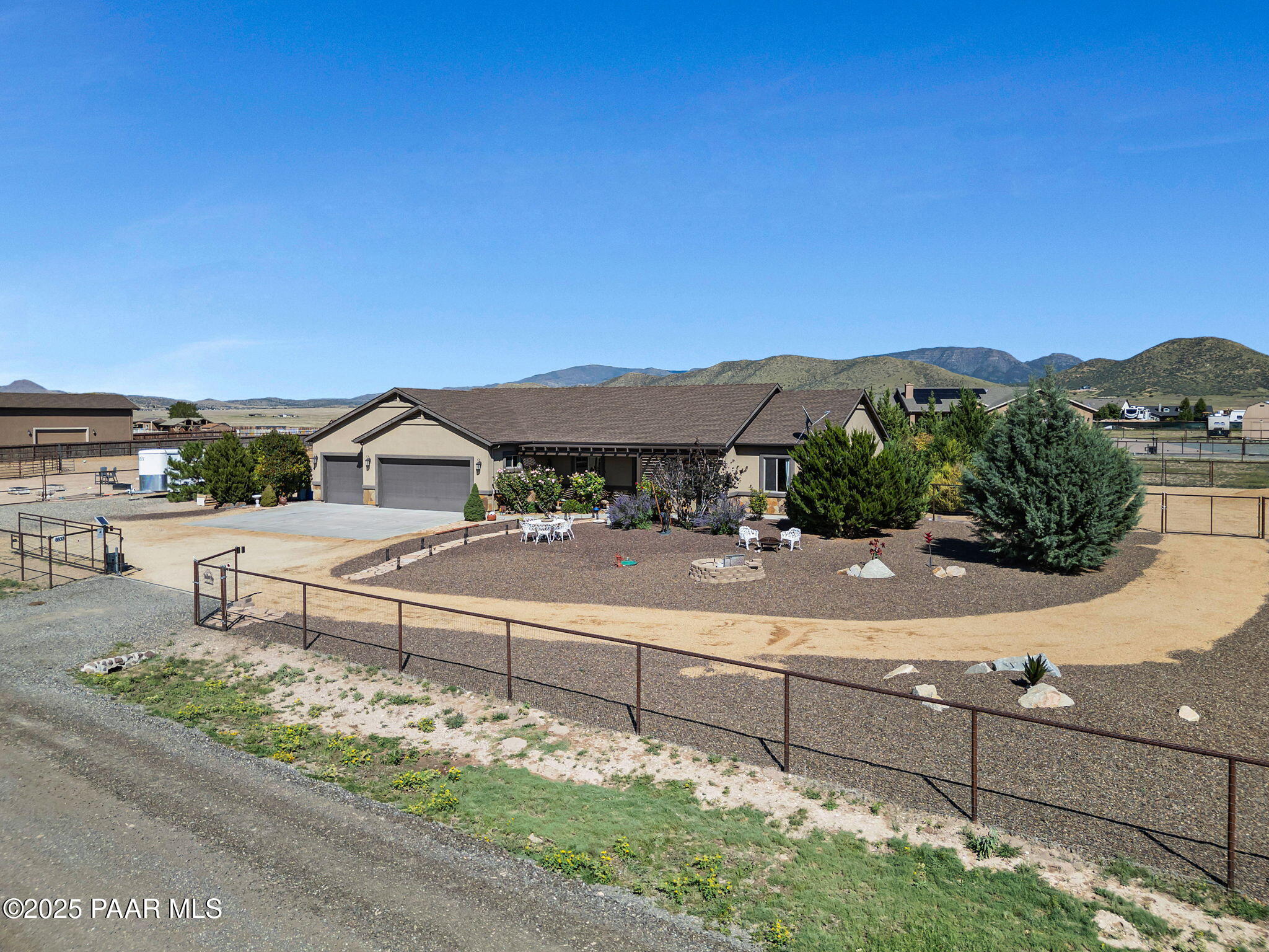 8833 N Grass Valley Lane