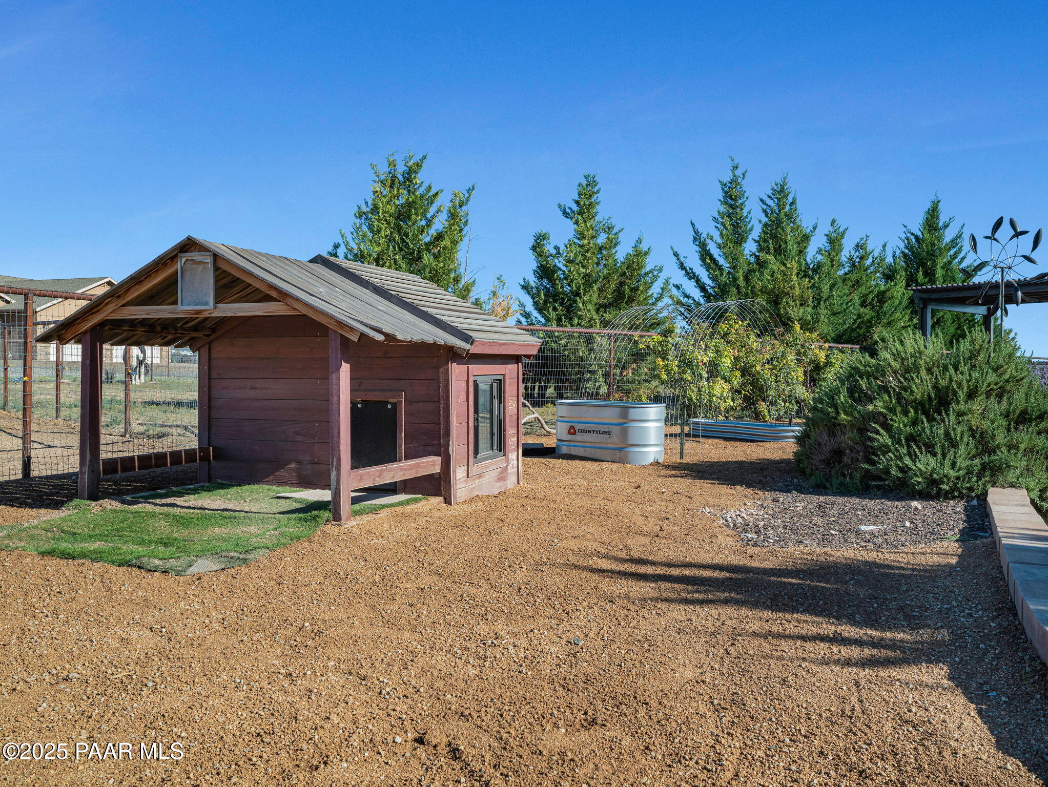 8833 N Grass Valley Lane