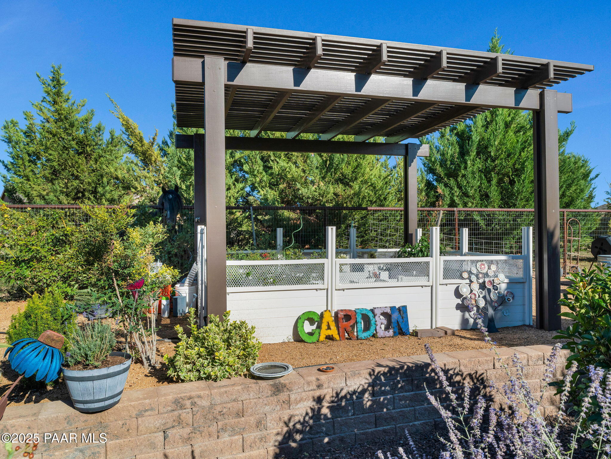 8833 N Grass Valley Lane