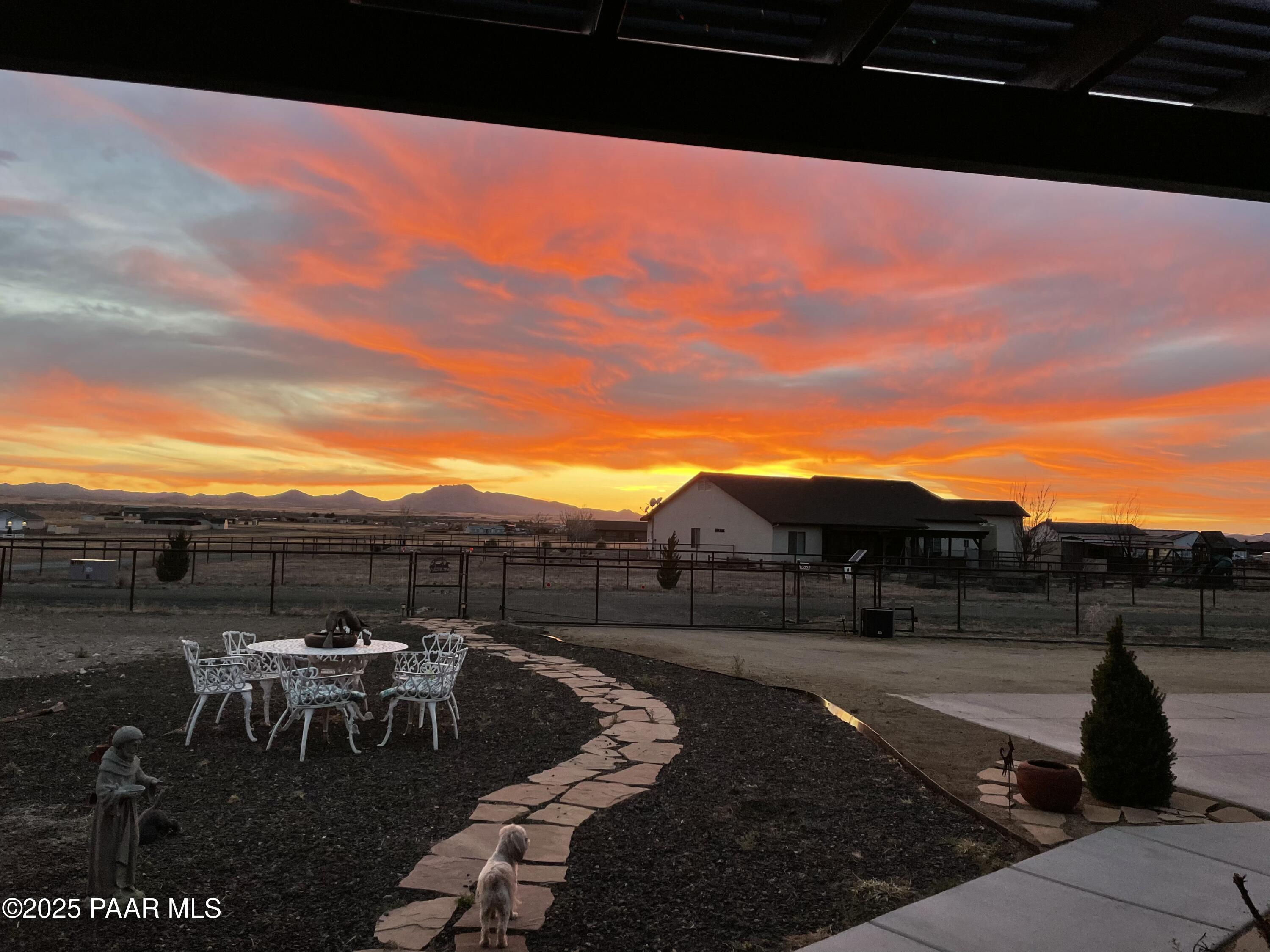 8833 N Grass Valley Lane