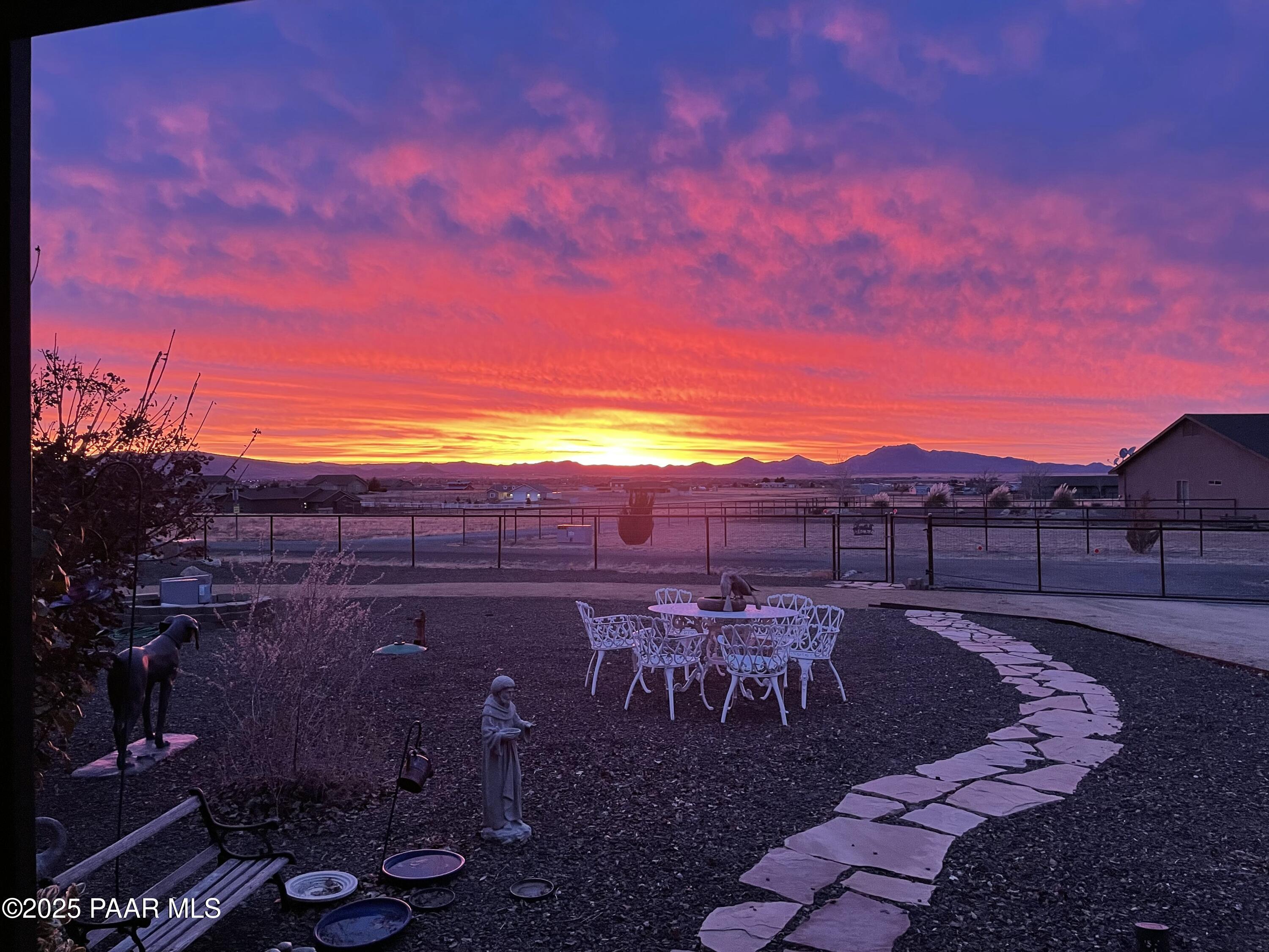 8833 N Grass Valley Lane