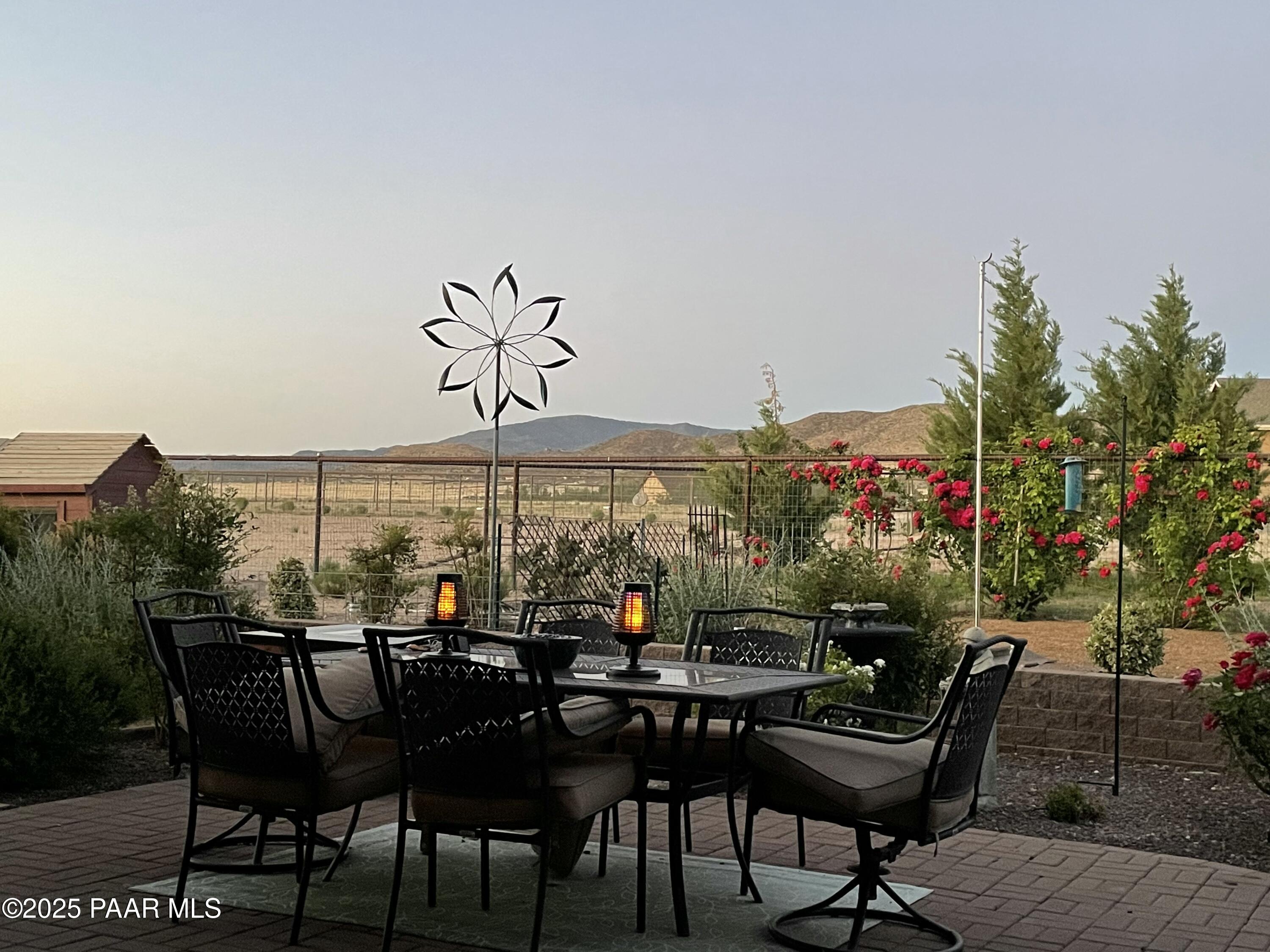 8833 N Grass Valley Lane