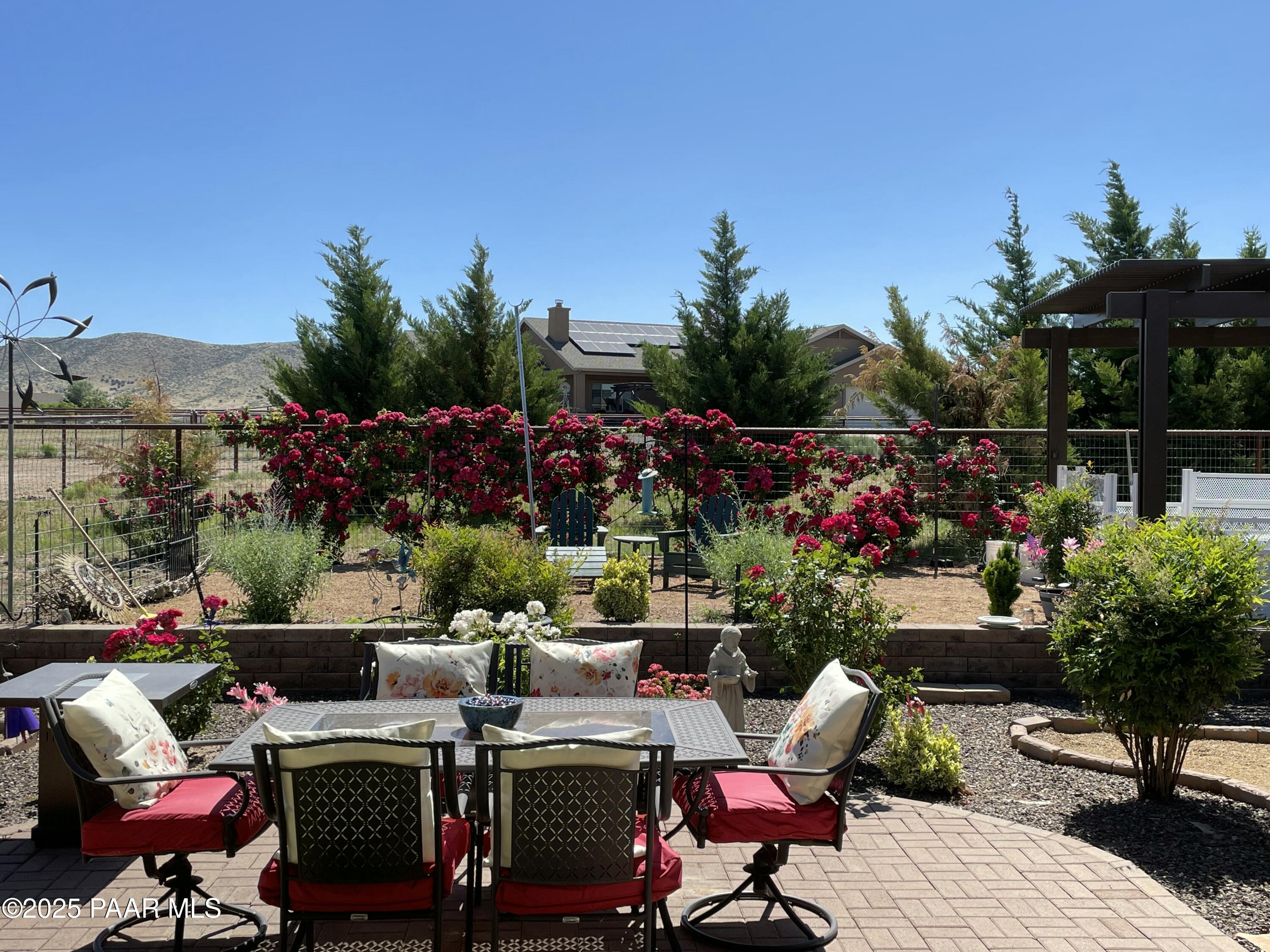 8833 N Grass Valley Lane