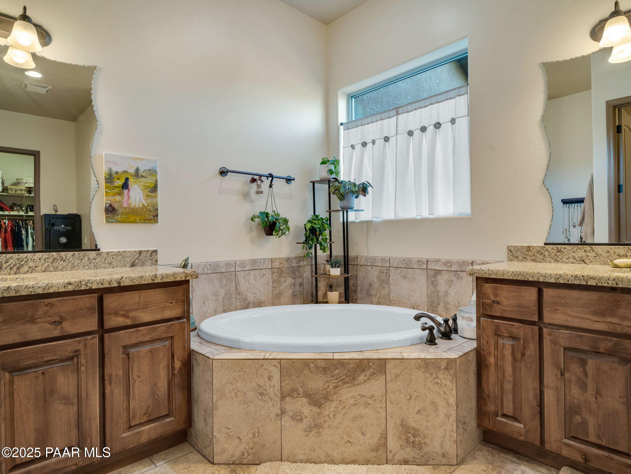 8833 N Grass Valley Lane