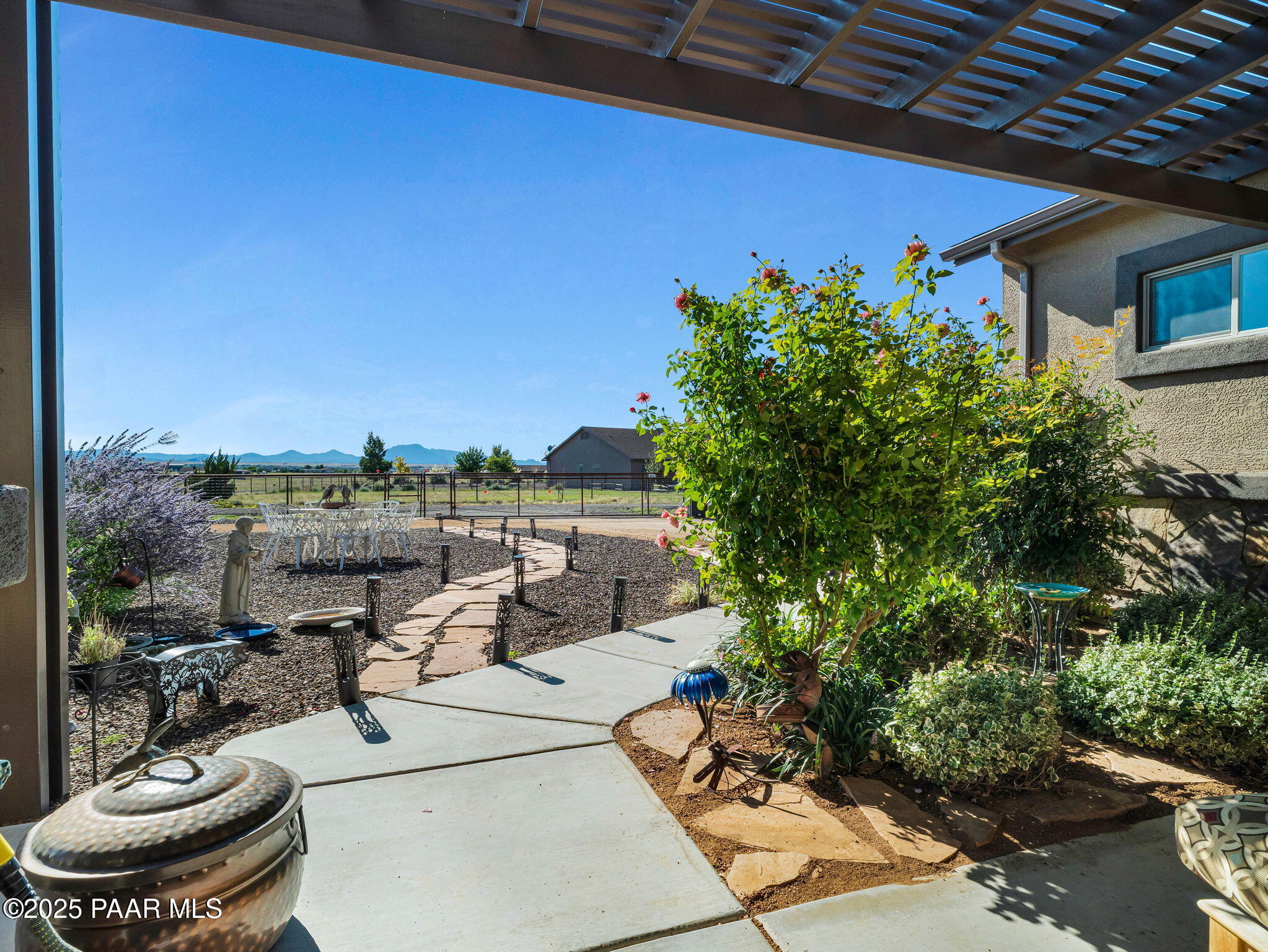 8833 N Grass Valley Lane