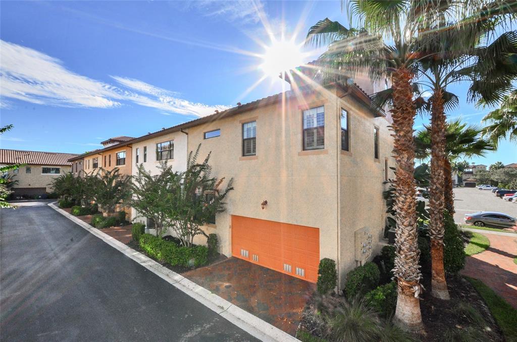 5902 YEATS MANOR DR