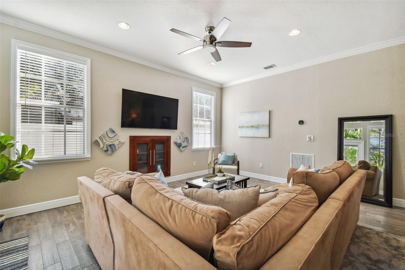 3319 W VILLA ROSA ST