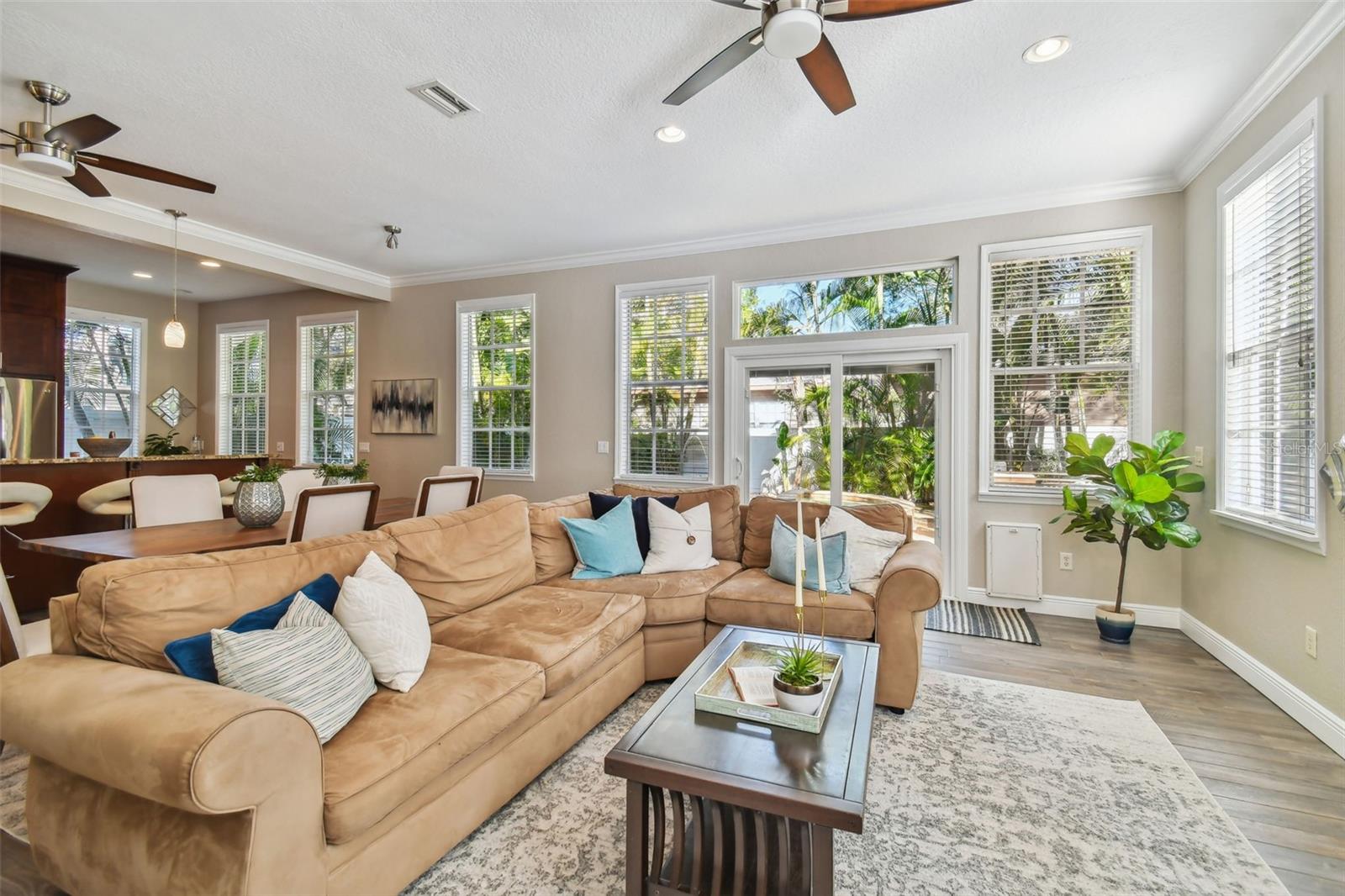 3319 W VILLA ROSA ST