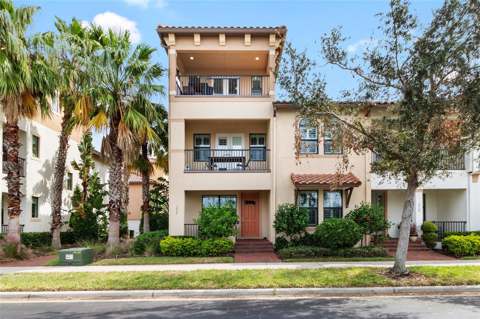 5902 YEATS MANOR DR