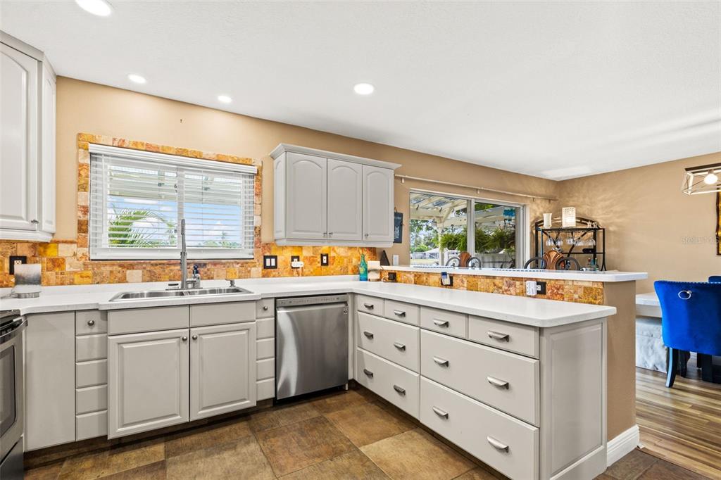 6537 CAPE HATTERAS WAY NE #6