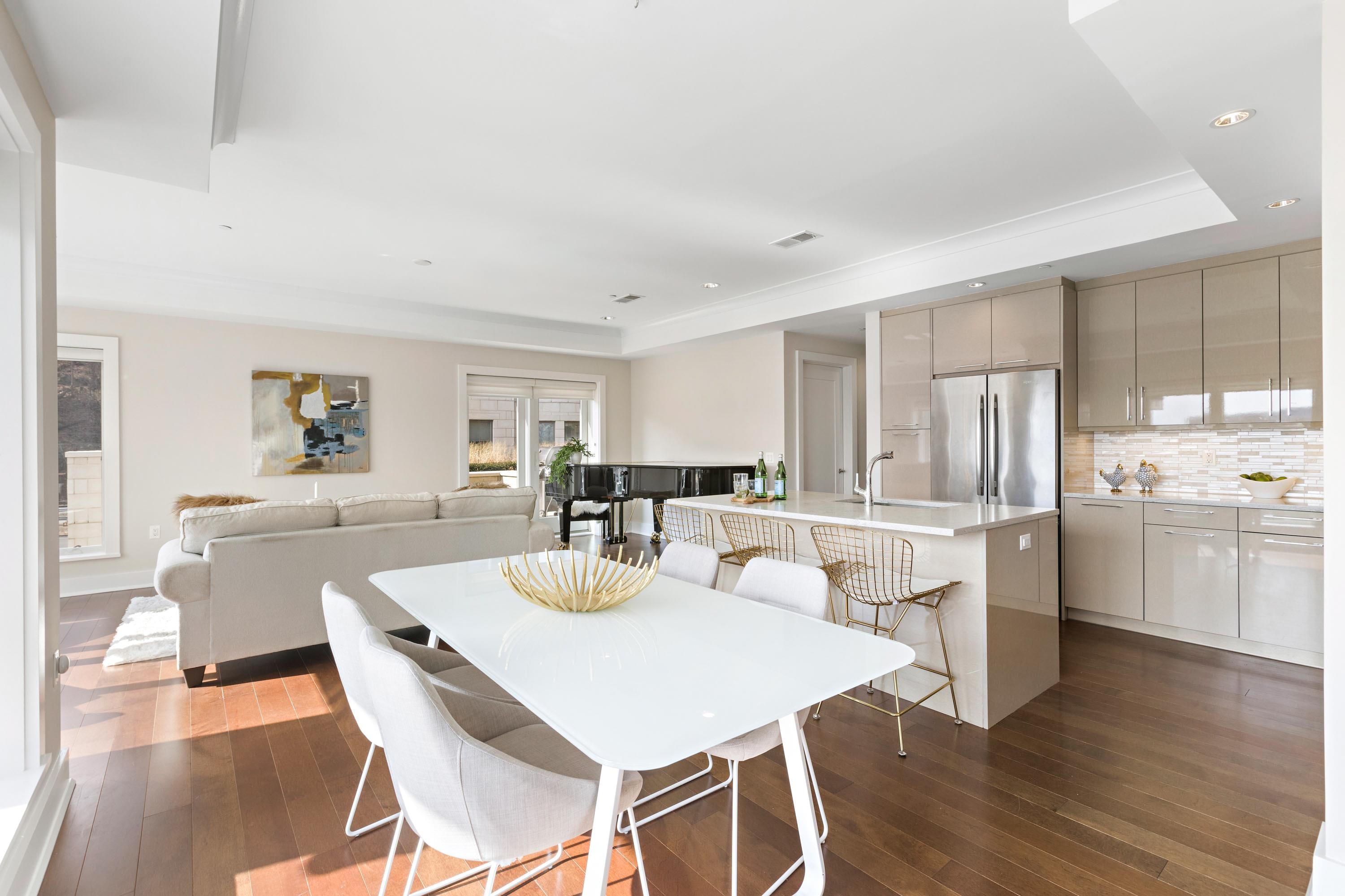 150 HENLEY PL Unit: 201