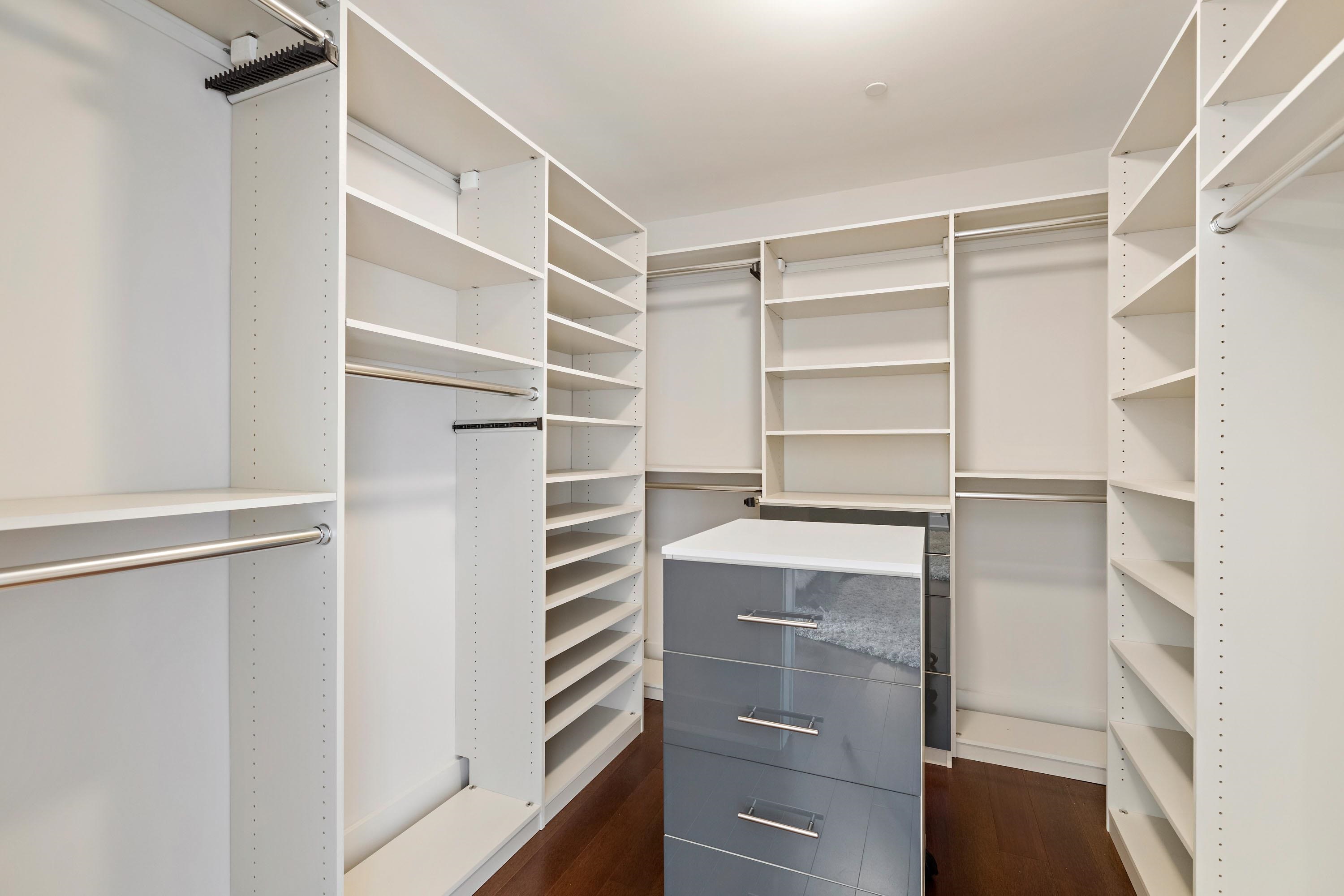 150 HENLEY PL Unit: 201