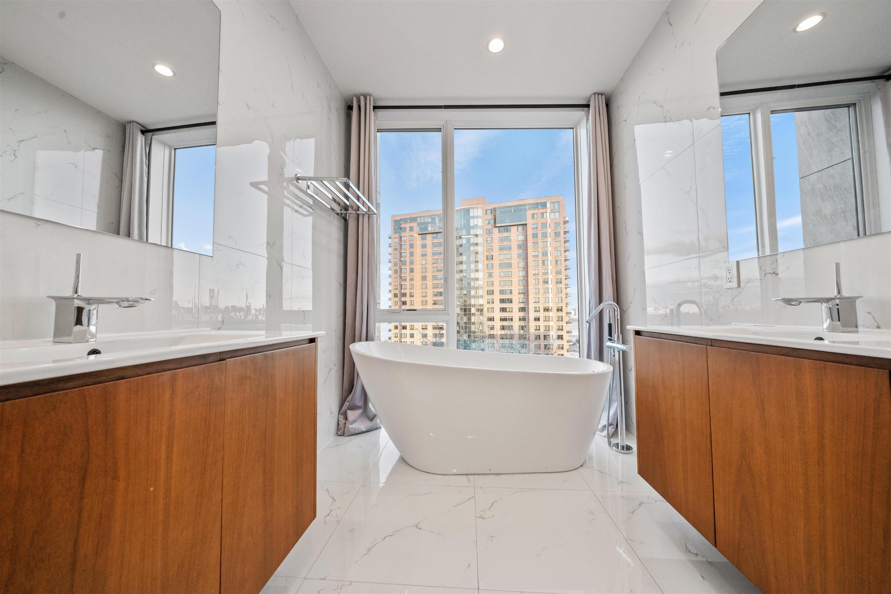 5 WASHINGTON PL Unit: 2