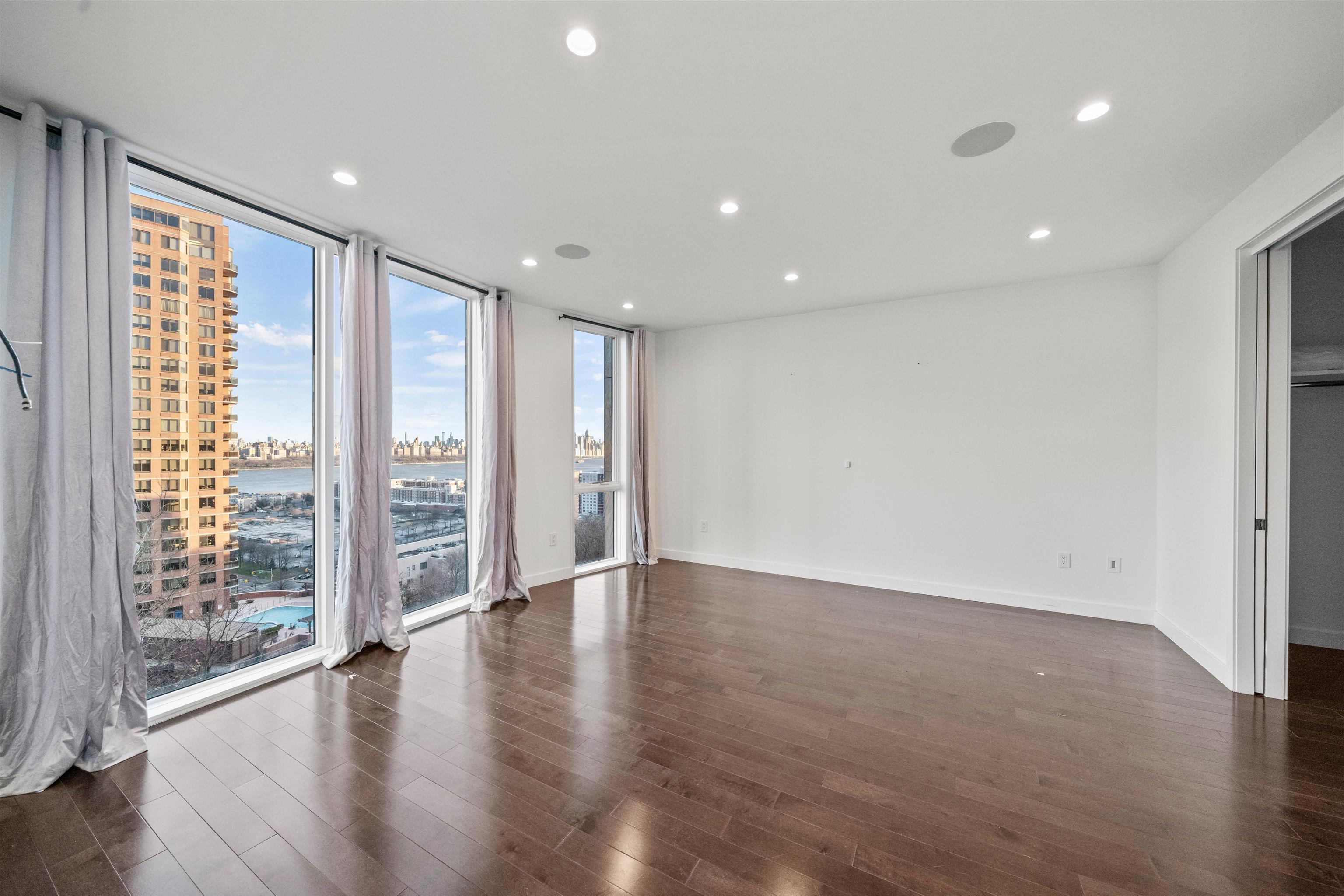 5 WASHINGTON PL Unit: 2