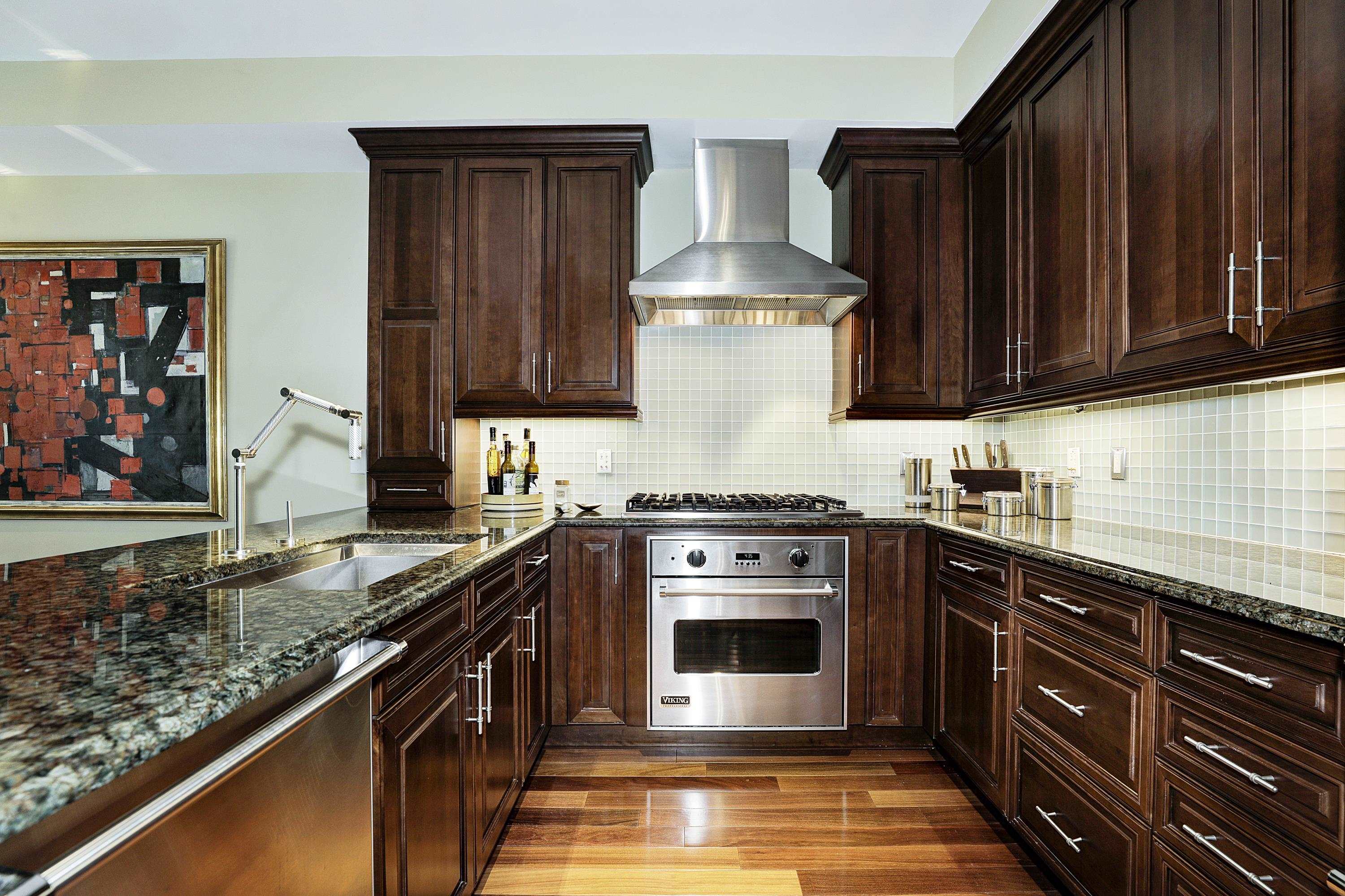 3 HENLEY PL