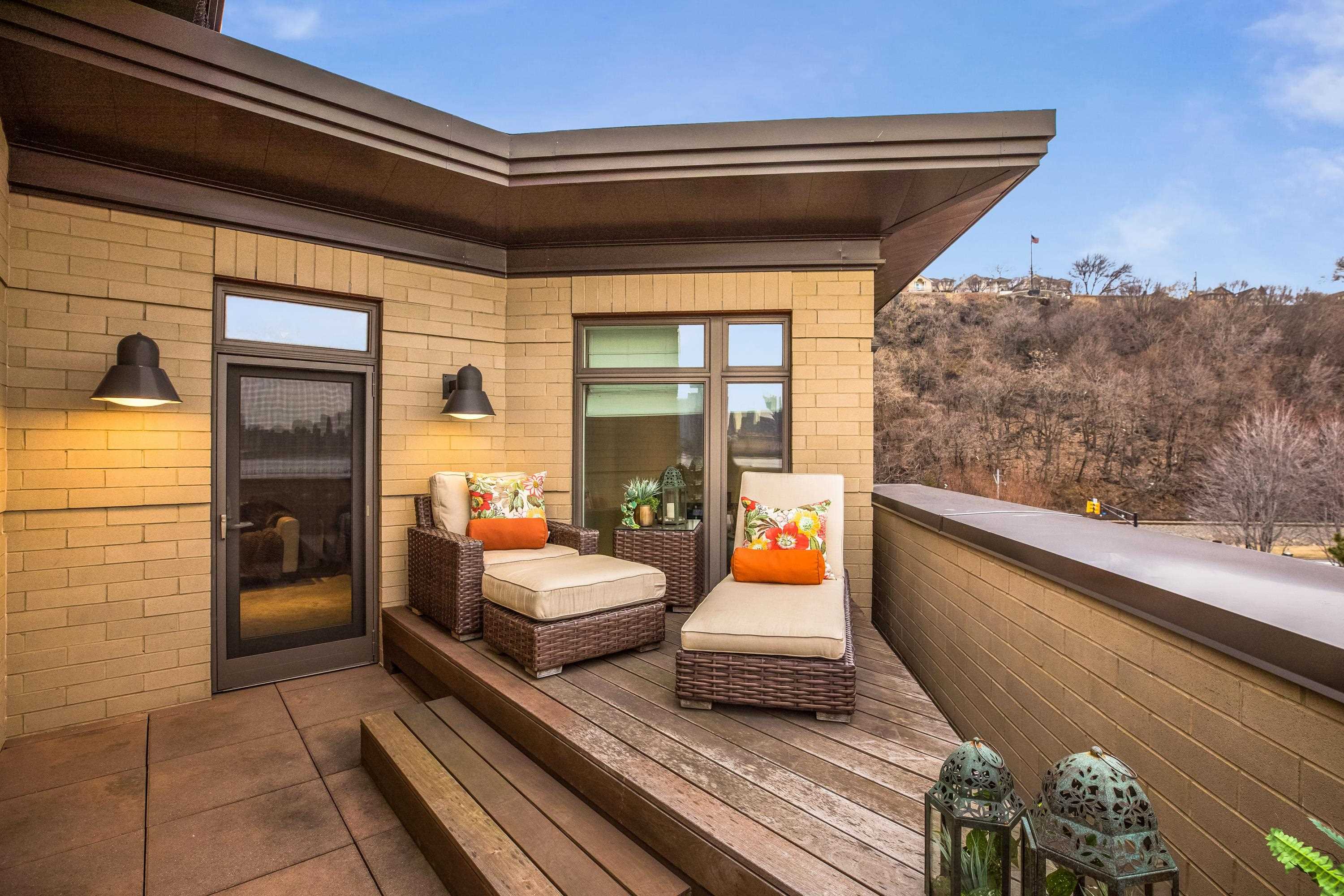 3 HENLEY PL